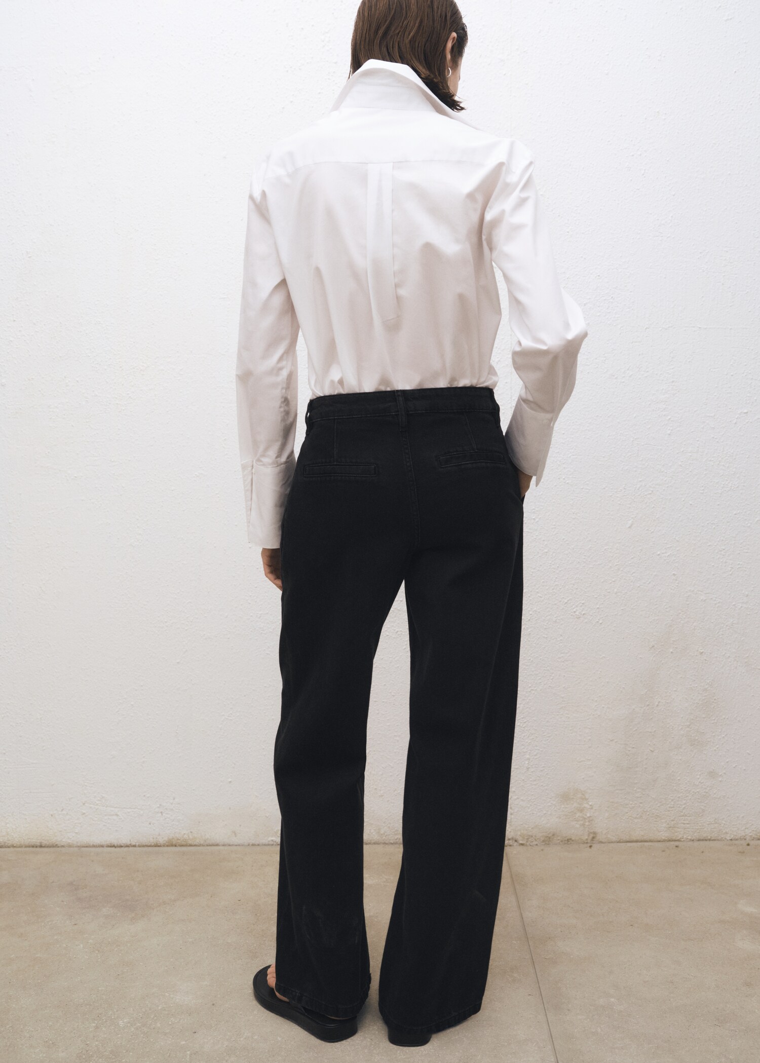 Wide-leg pleated jeans - Reverse of the article