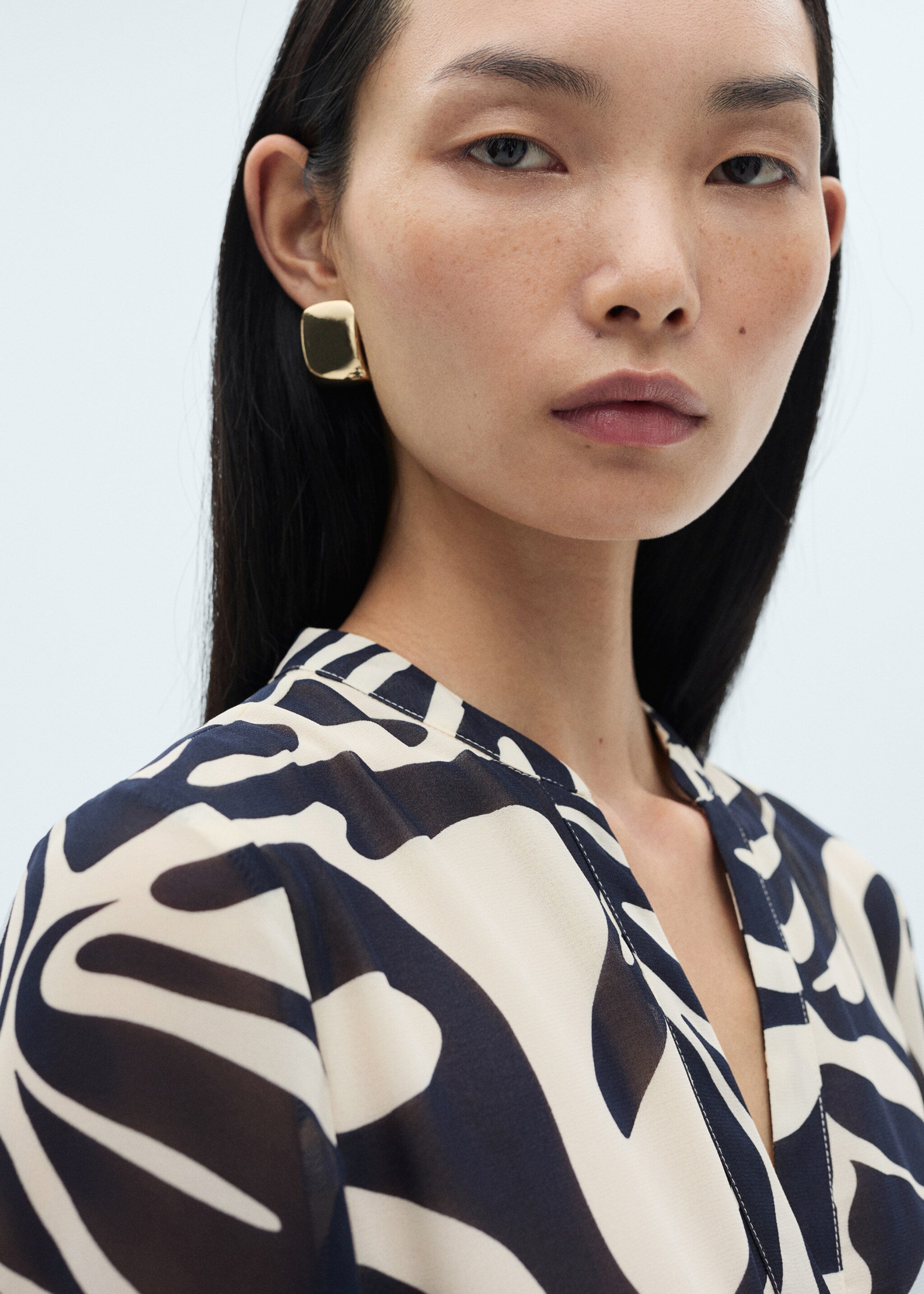 Bedrucktes Rüschenkleid - Detail des Artikels 1, Dunkles Marineblau. Ref: 87080576-00.