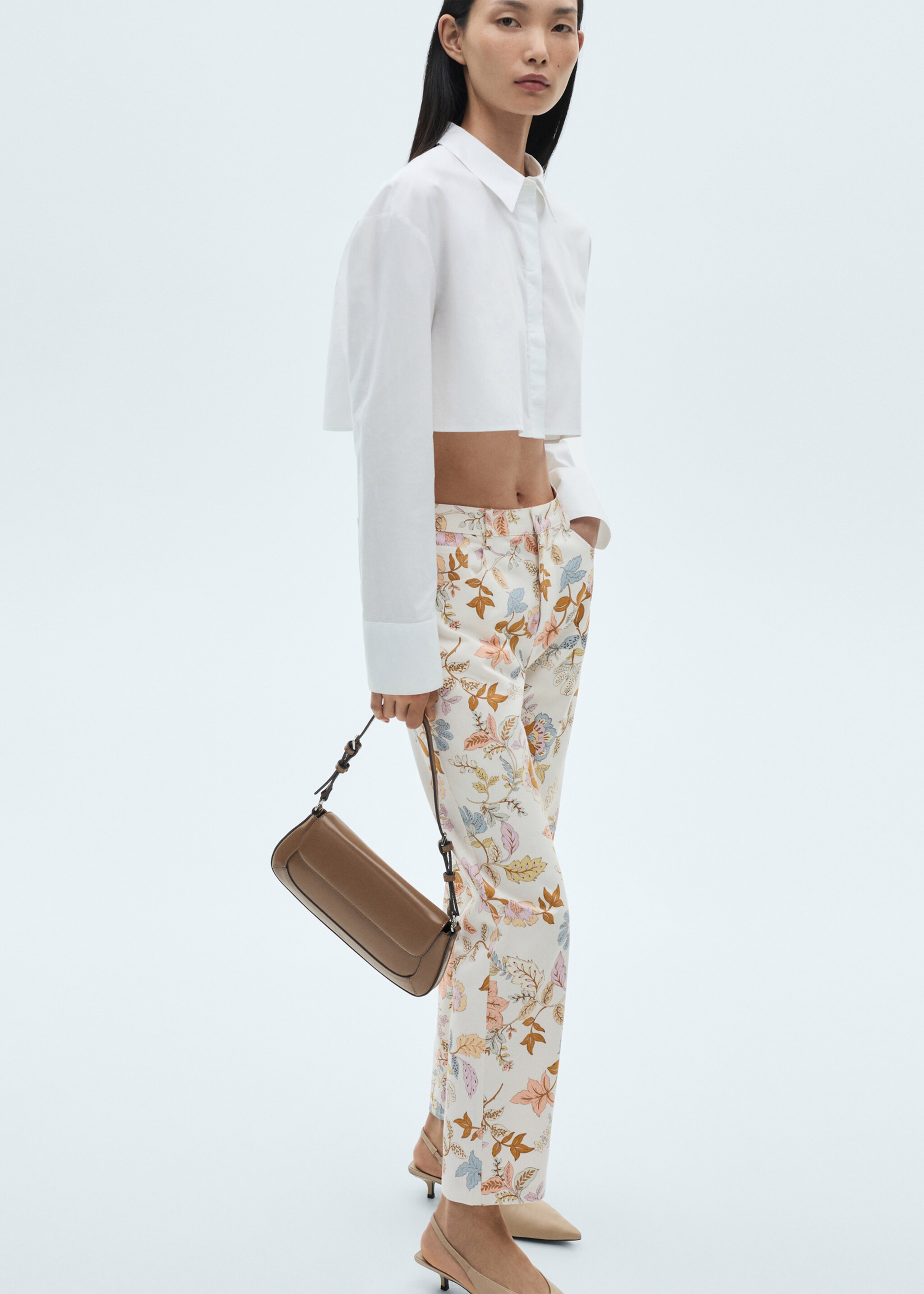 Gerade Hose mit floralem Print - Detail des Artikels 2, Ecru. Ref: 87080587-00.