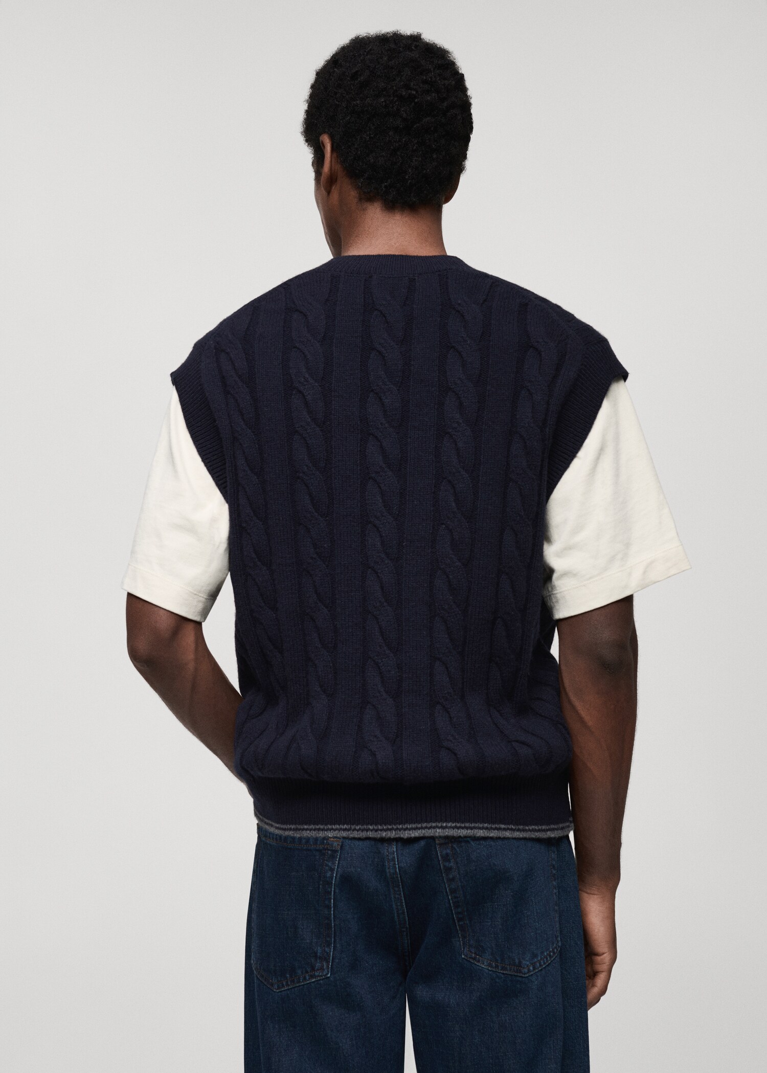 Braided knitted wool waistcoat - Reverse of the article