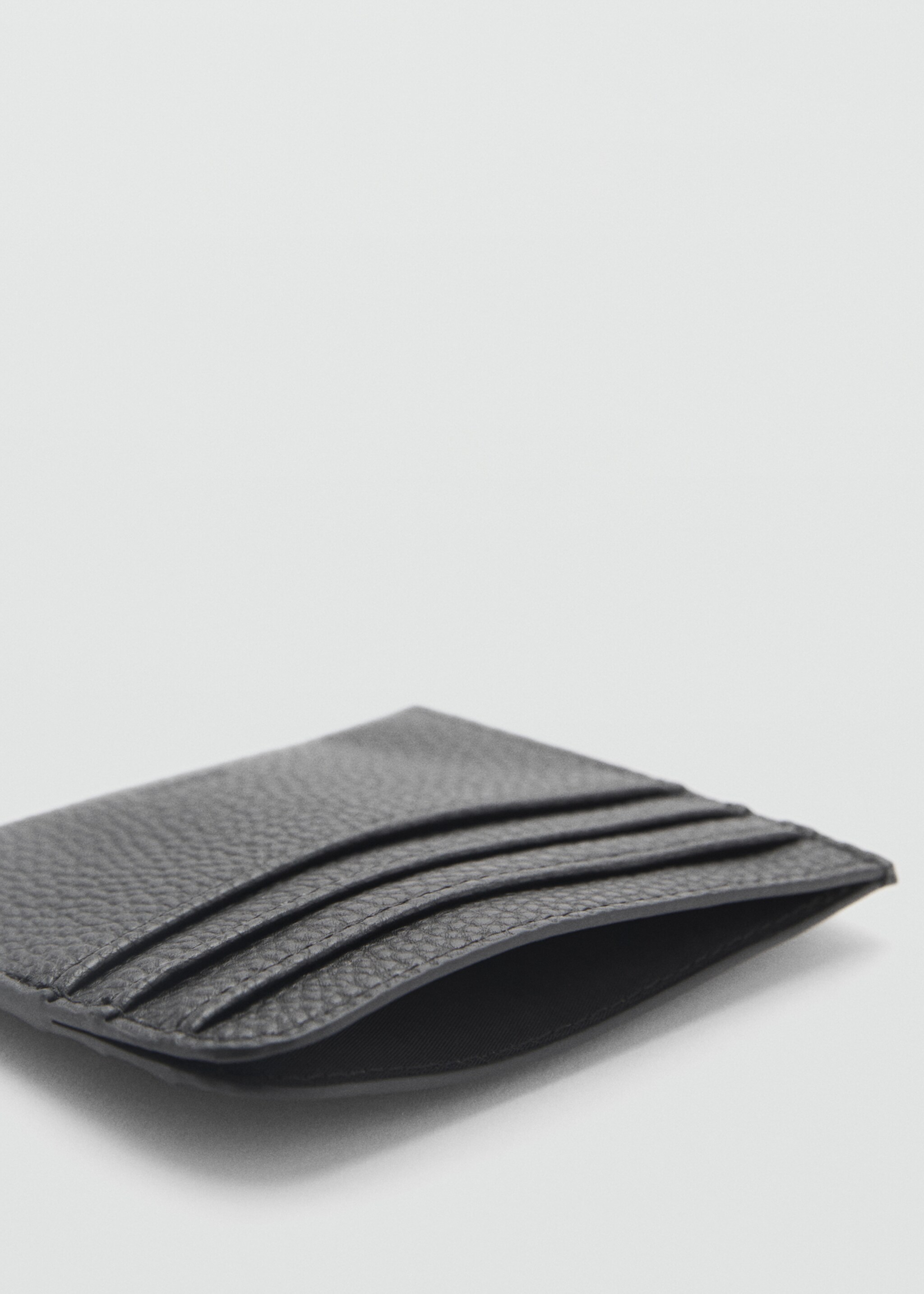 Pebbled cardholder - Details of the article 1, Black. Ref: 87080604-00.