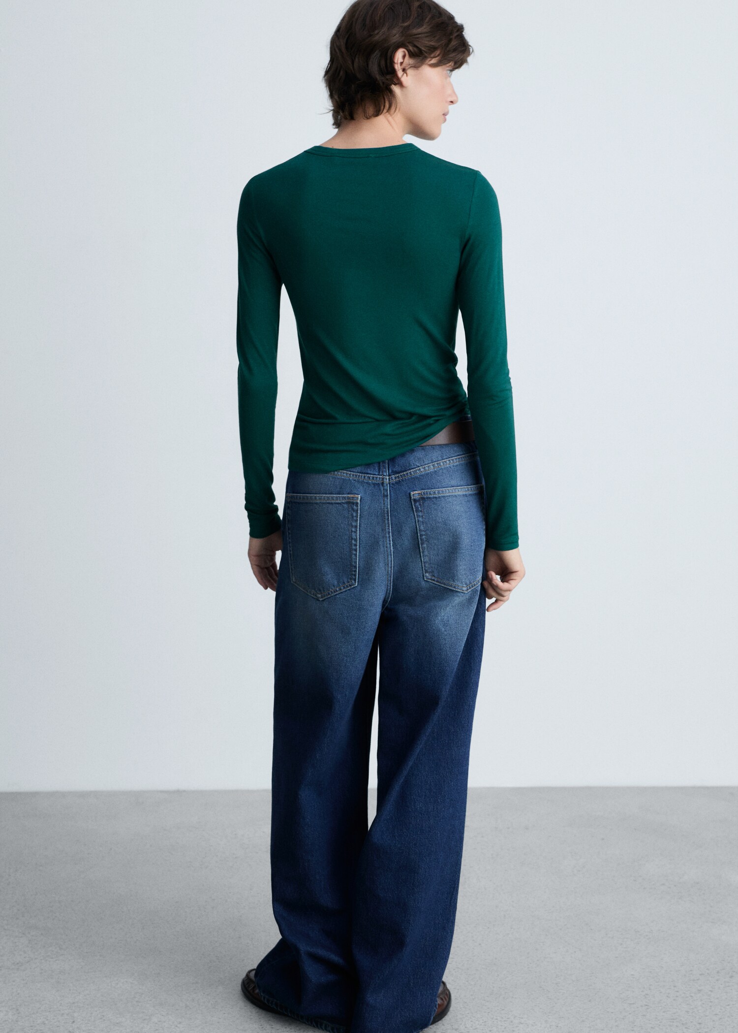 Round-neck long-sleeved t-shirt - Reverse of the article