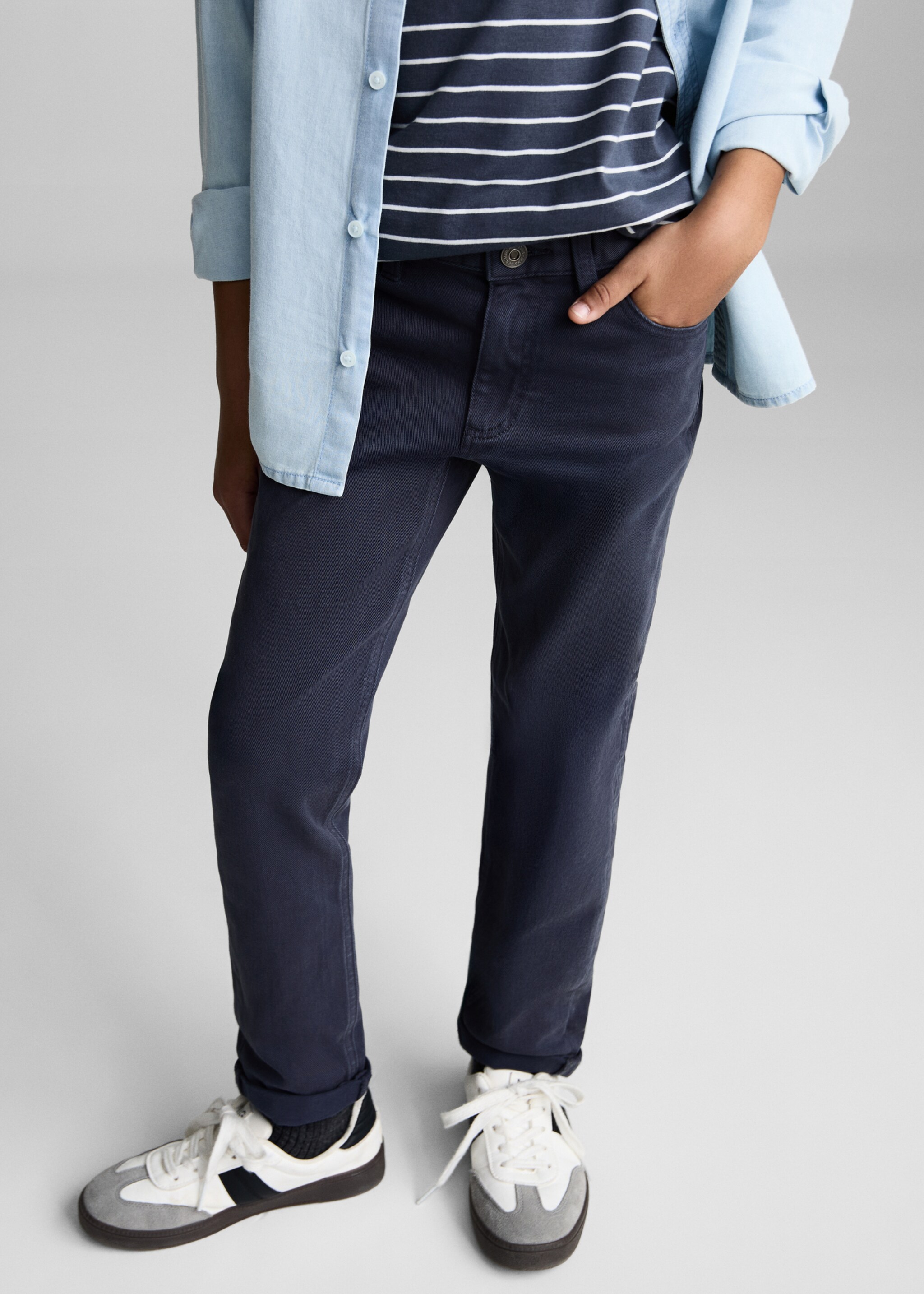 Egyenes szabású, pamut farmernadrág - Felezősík, Sötétkék. Ref: 87080622-00.