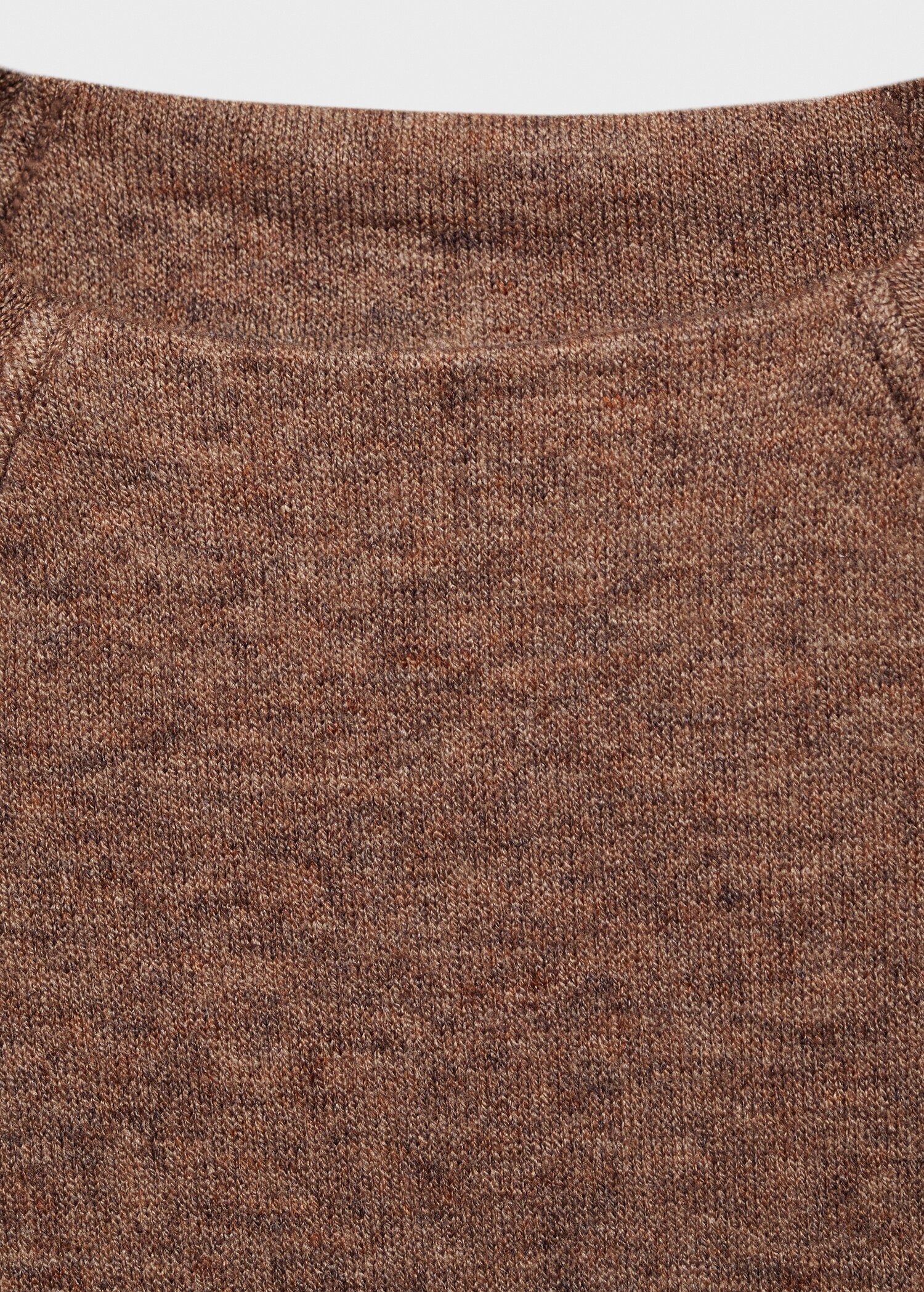 T-Shirt mit Ziernähten - Detail des Artikels 8