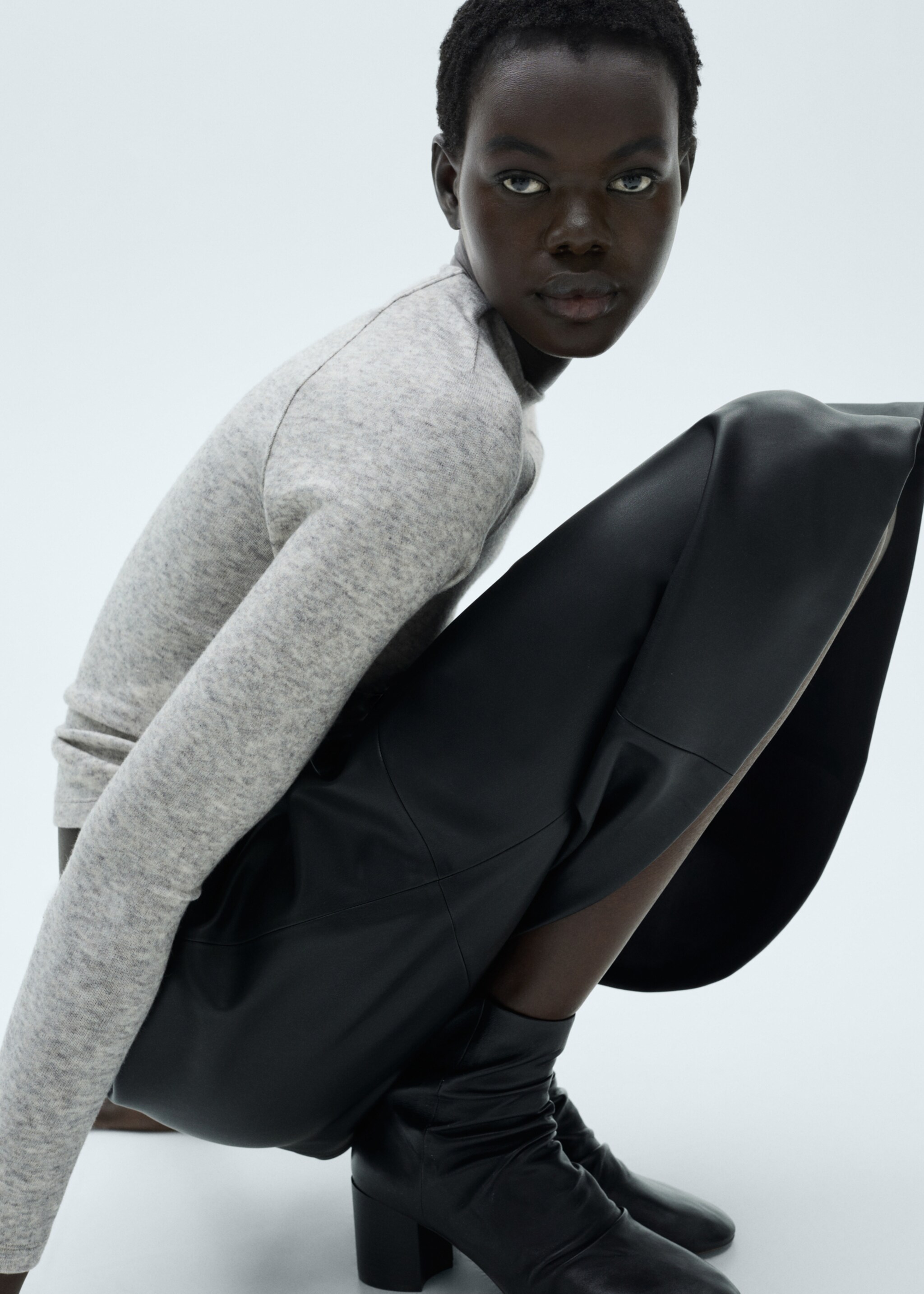 T-Shirt mit Ziernähten - Detail des Artikels 2, Hellgrau meliert. Ref: 87080623-00.