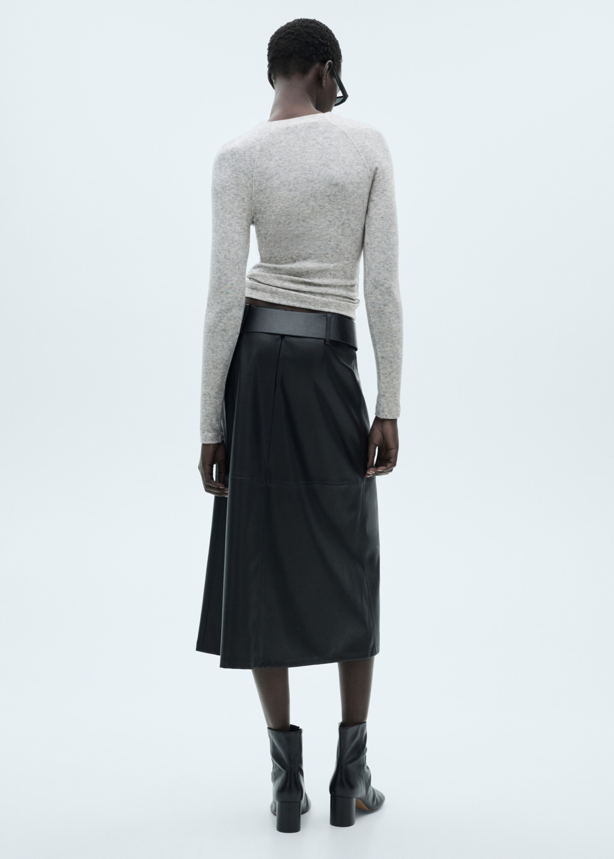 T-Shirt mit Ziernähten - Rückseite des Artikels, Hellgrau meliert. Ref: 87080623-00.