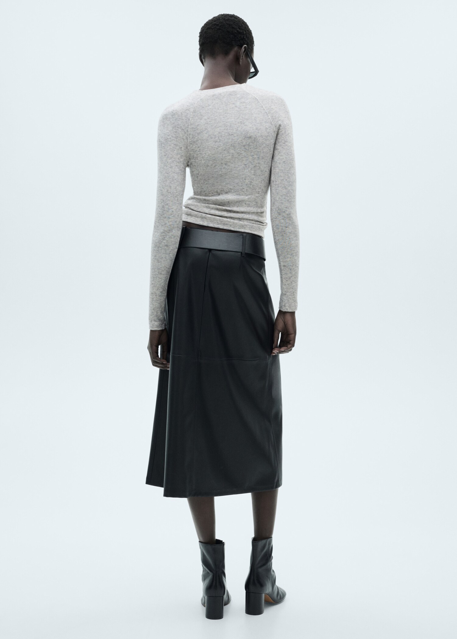 T-Shirt mit Ziernähten - Rückseite des Artikels