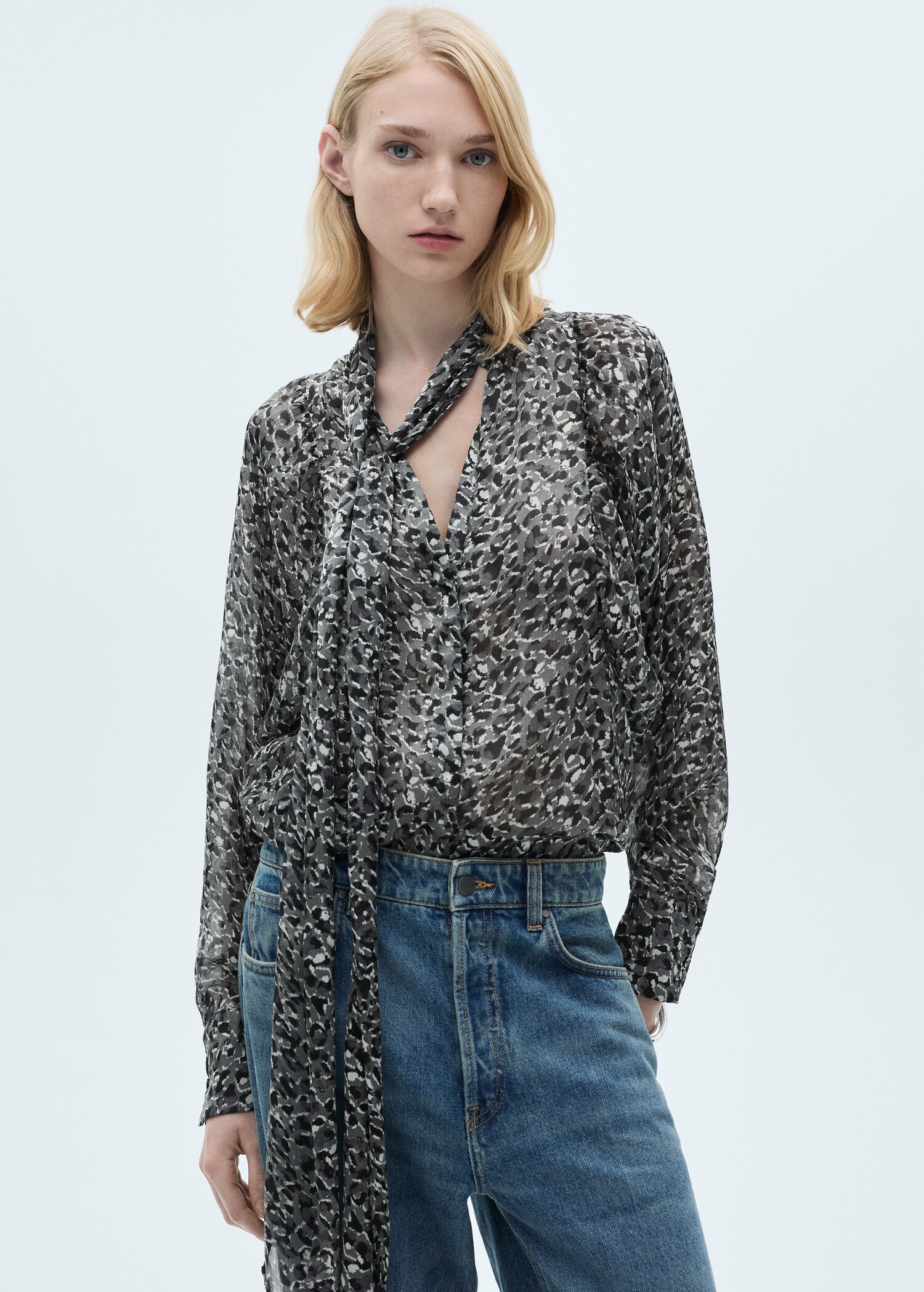 Animal-print blouse with bow neck - Medium plane