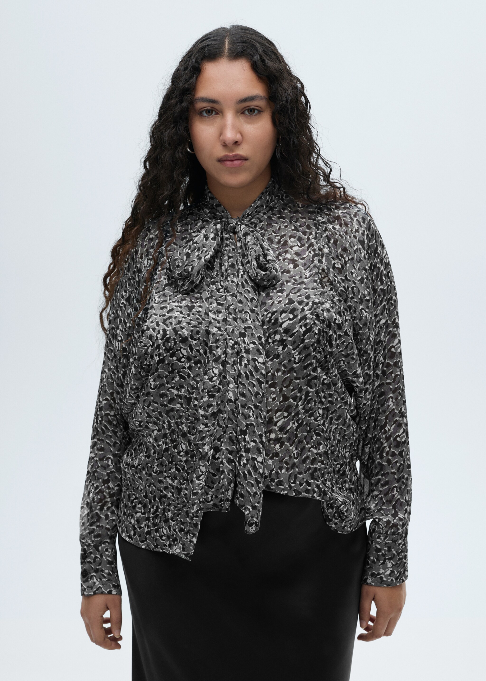 Blusa animal print fiocco collo - Dettaglio dell'articolo 5, Nero. Ref: 87080628-00.