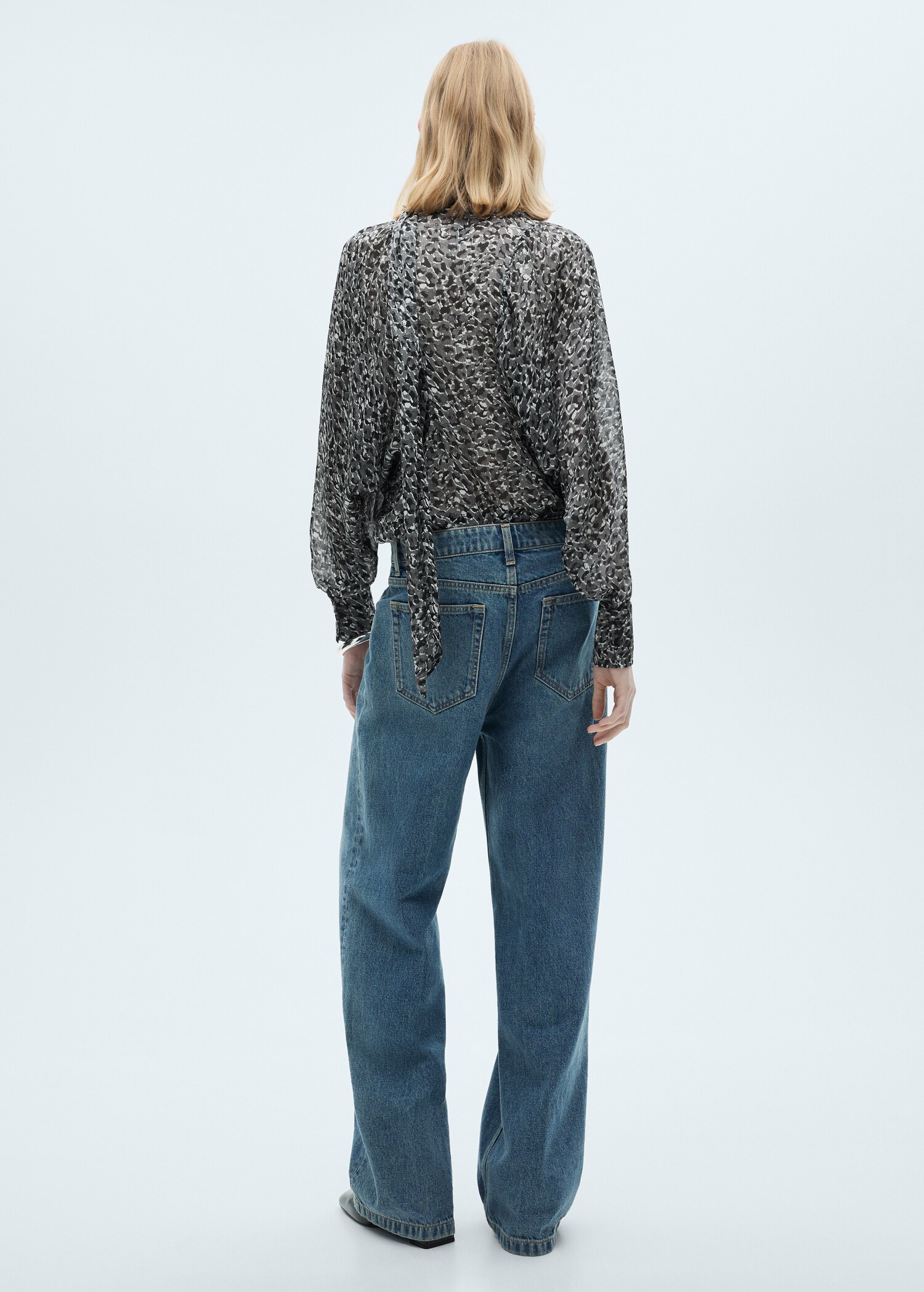 Animal-print blouse with bow neck - Reverse of the article