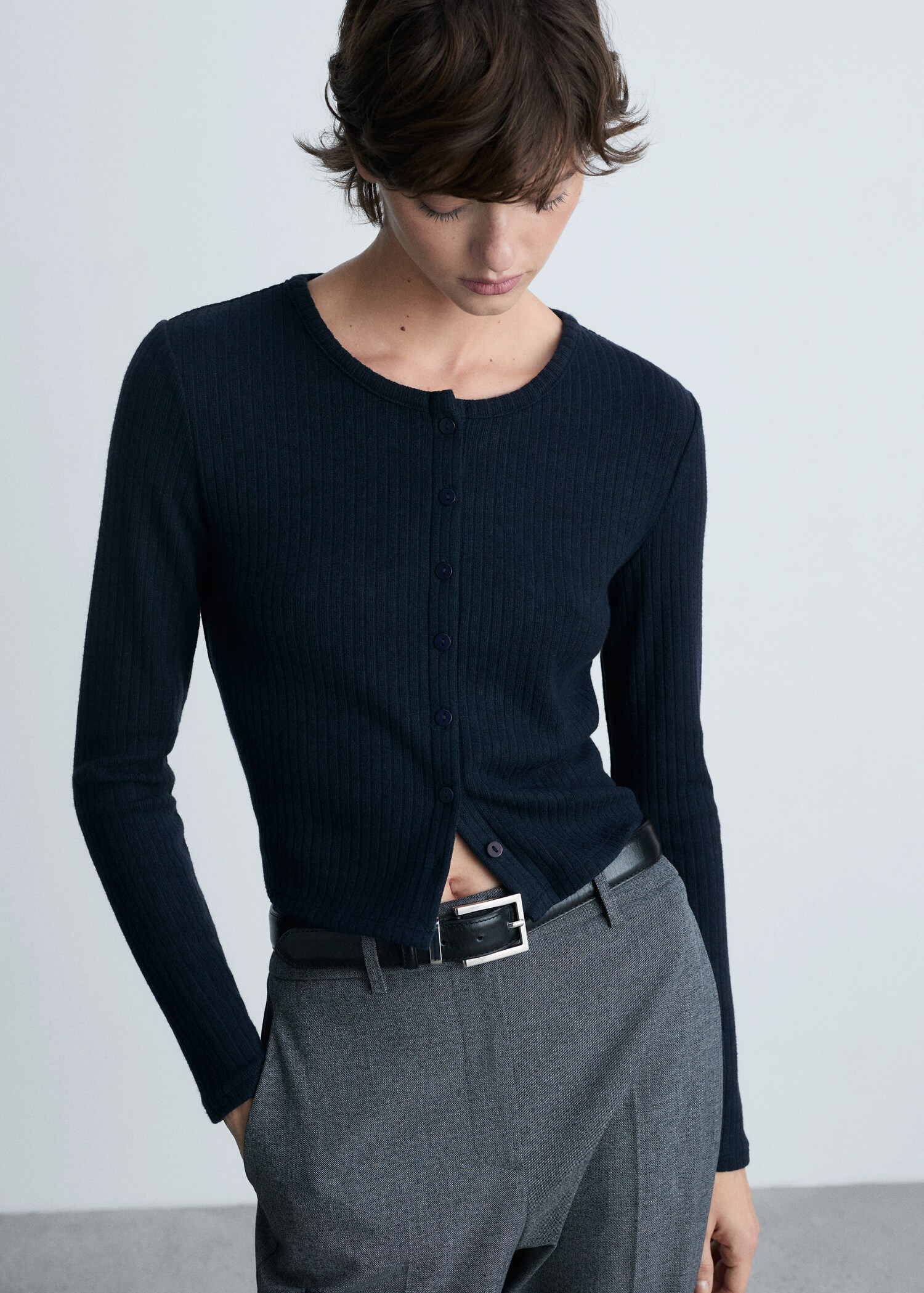 Buttoned ribbed cardigan - Medium plane
