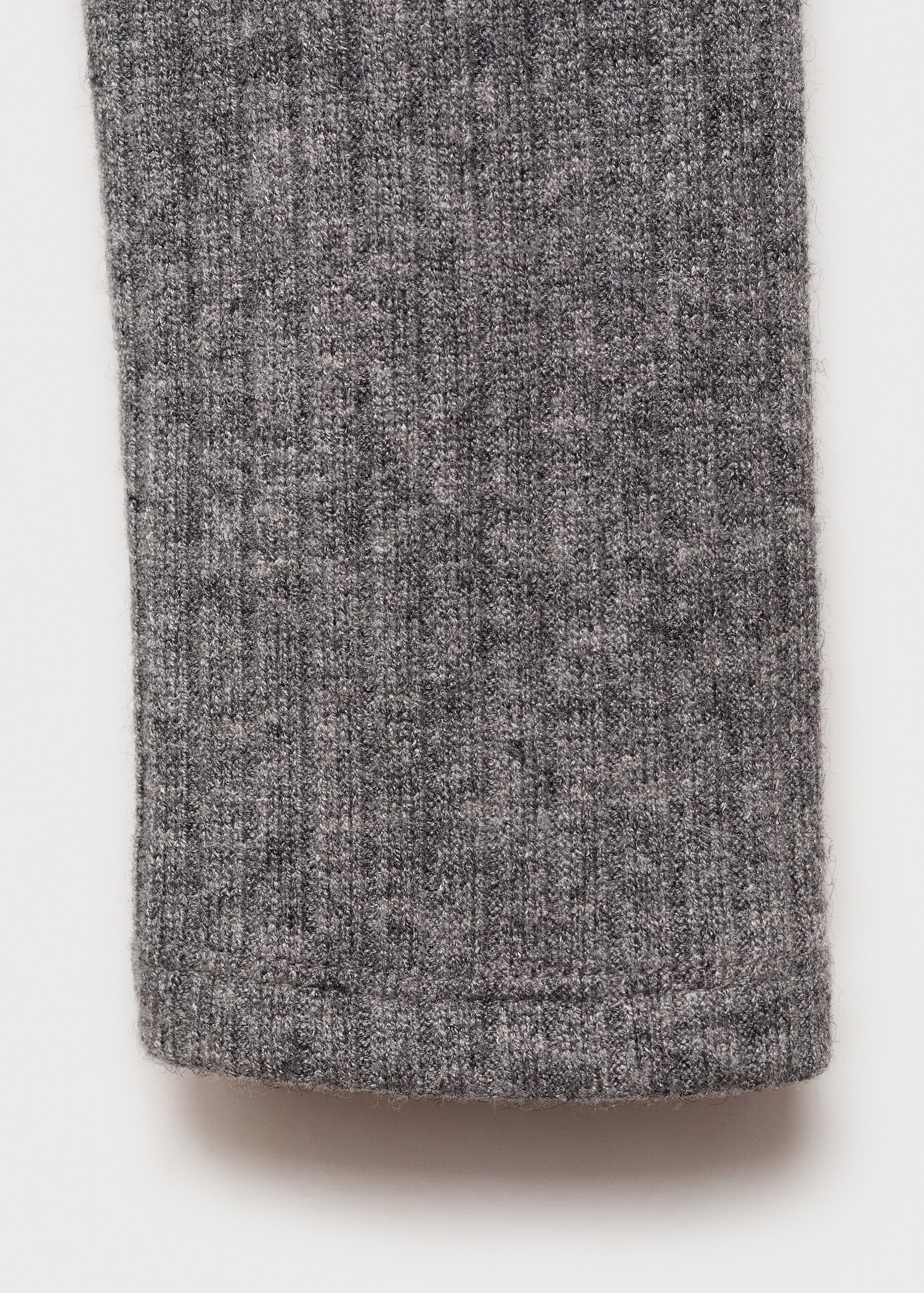 Buttoned ribbed cardigan - Details of the article 0