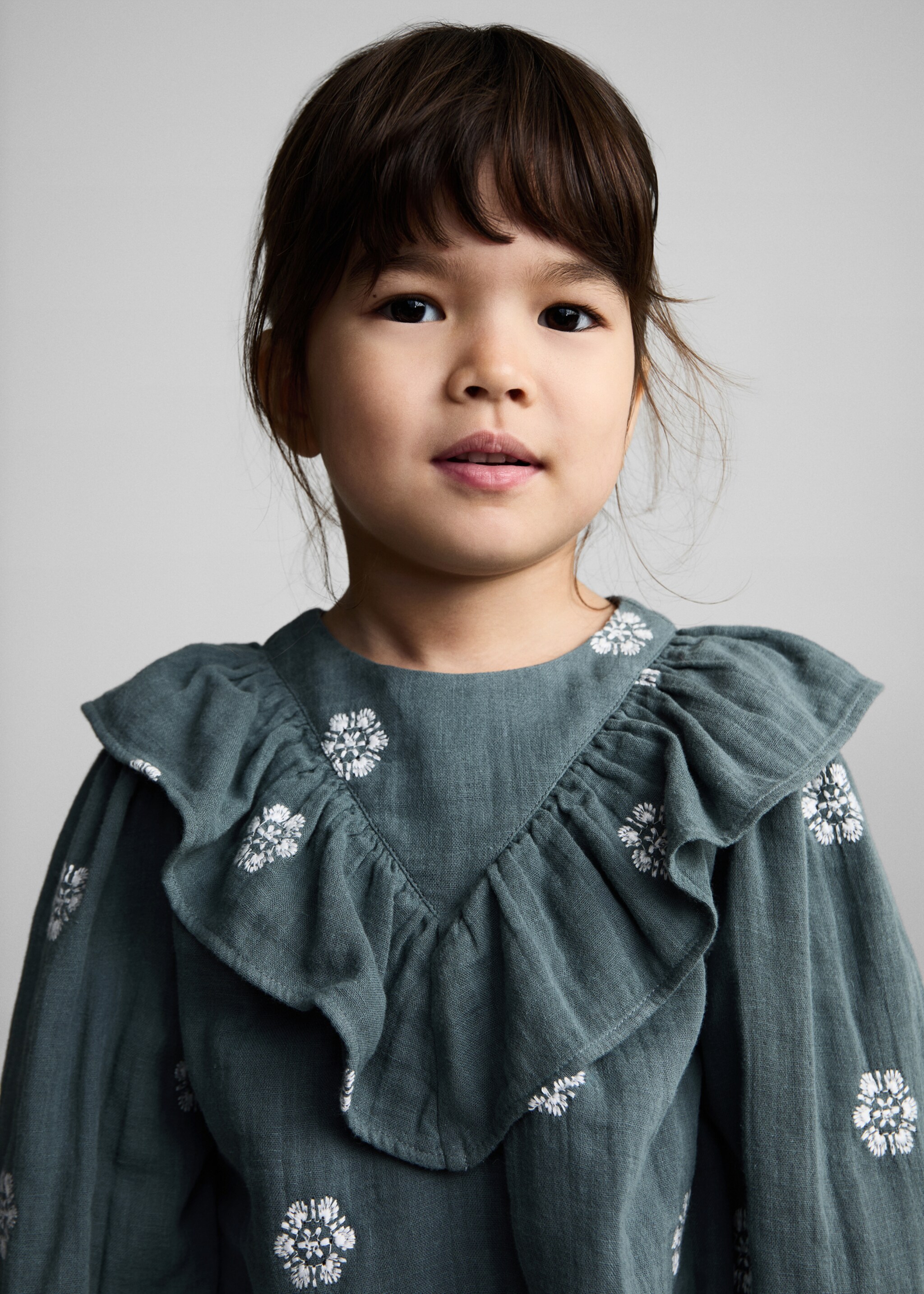 Mönstrad blus med volanger - Detaljer om artikeln 1, Grön. Ref: 87080635-00.