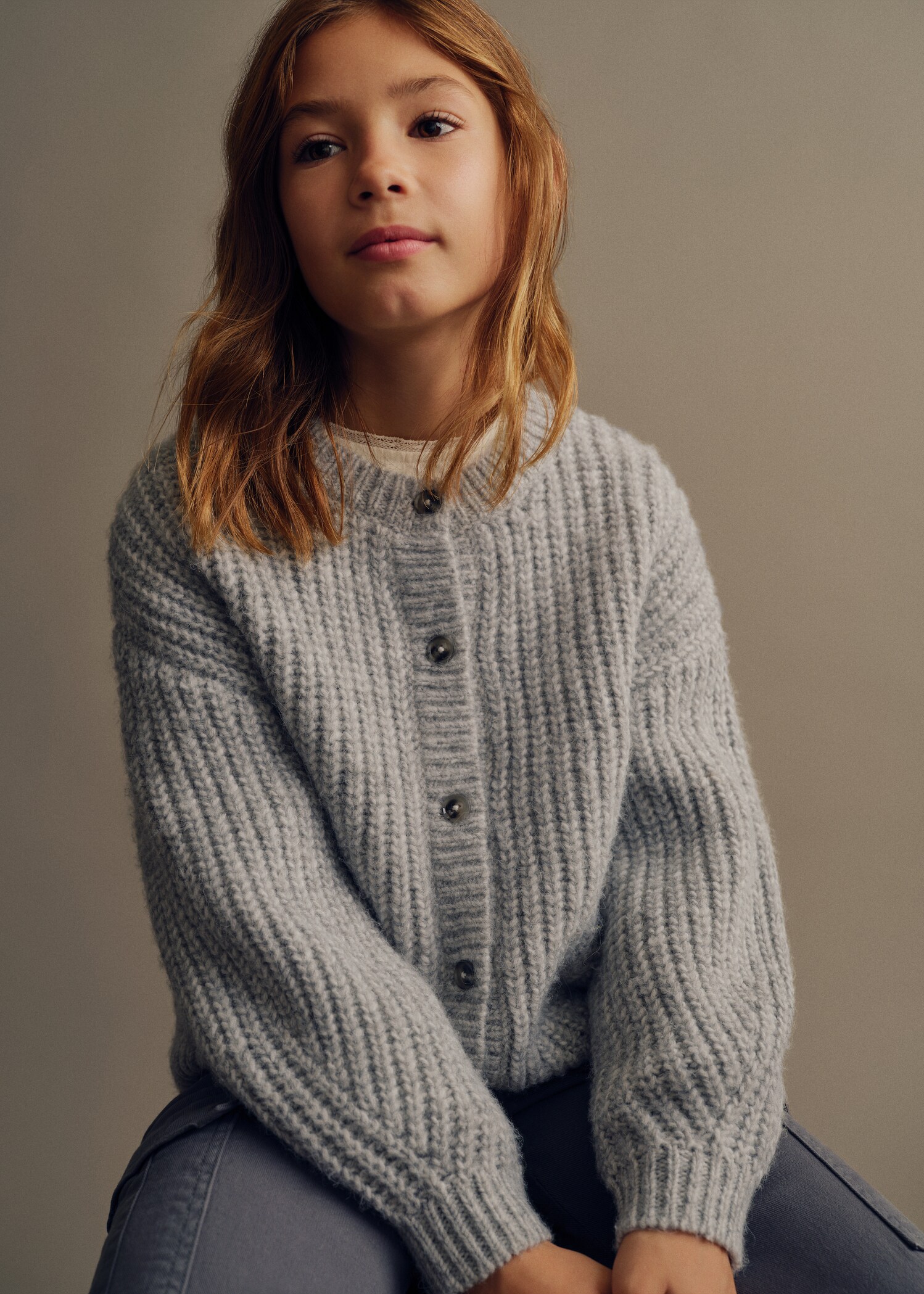 Ribbed knitted cardigan with buttons - Medium plane