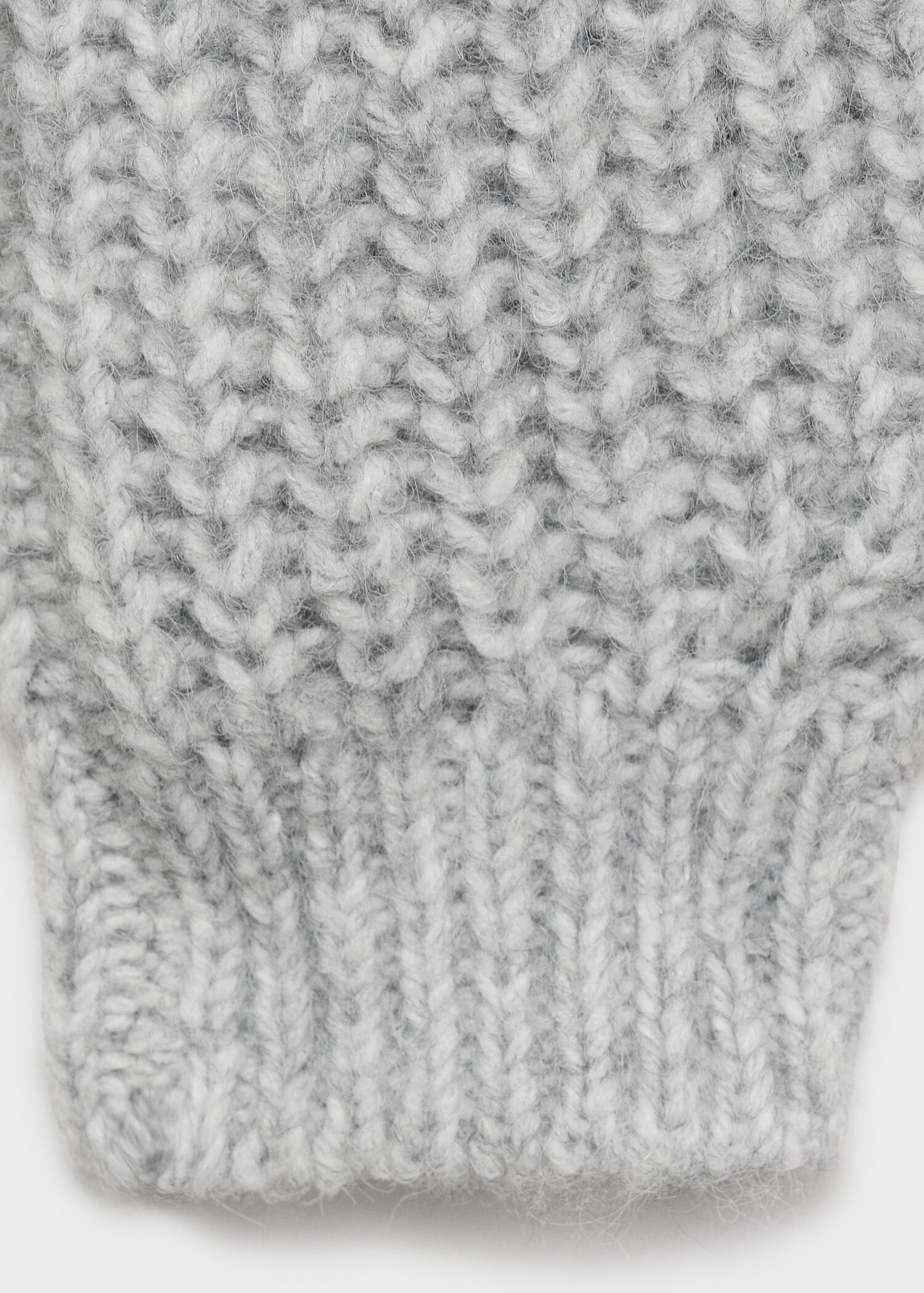 Ribbed knitted cardigan with buttons - Details of the article 0