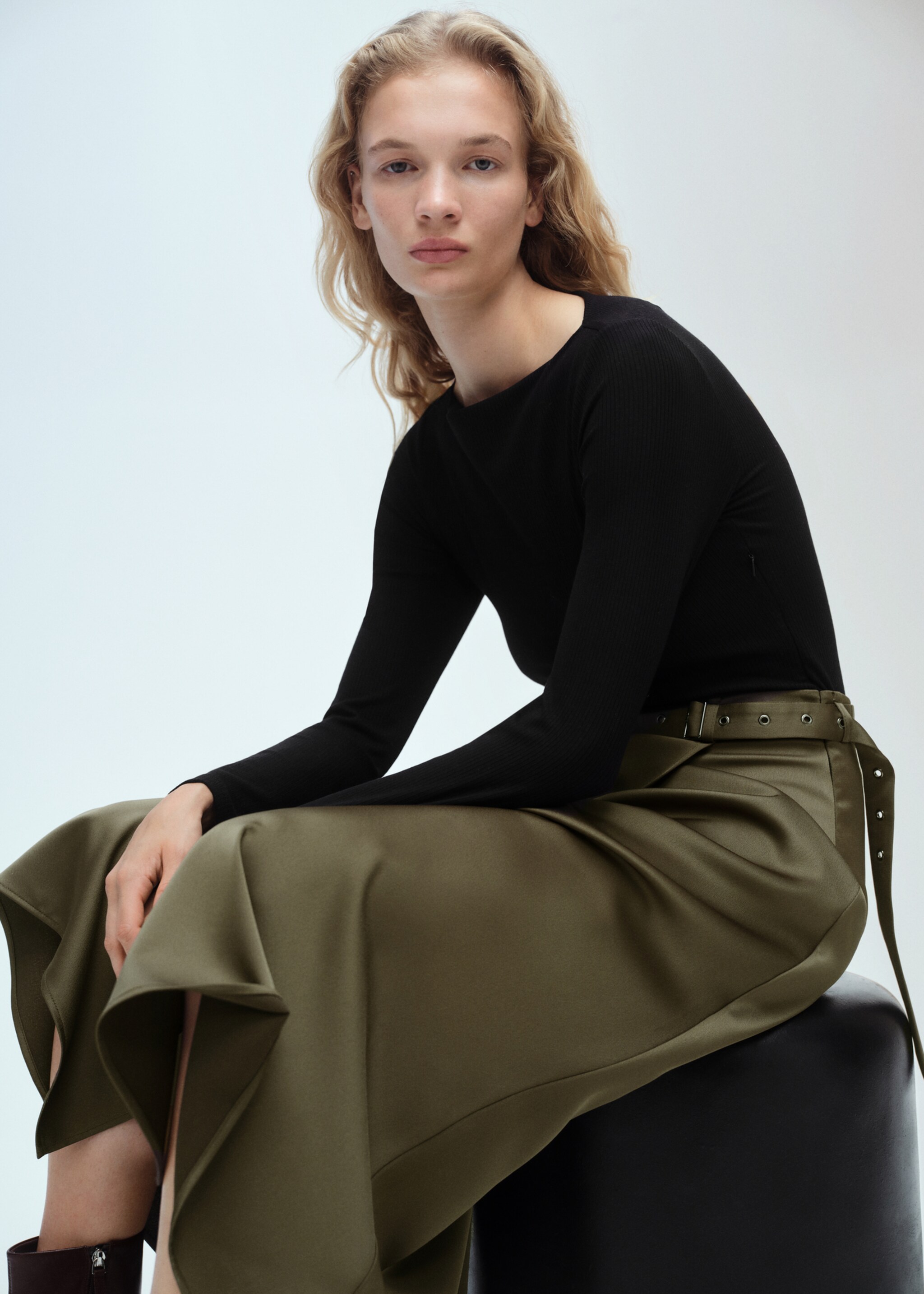 Combined woven dress with belt - Details of the article 2, Khaki. Ref: 87080639-00.