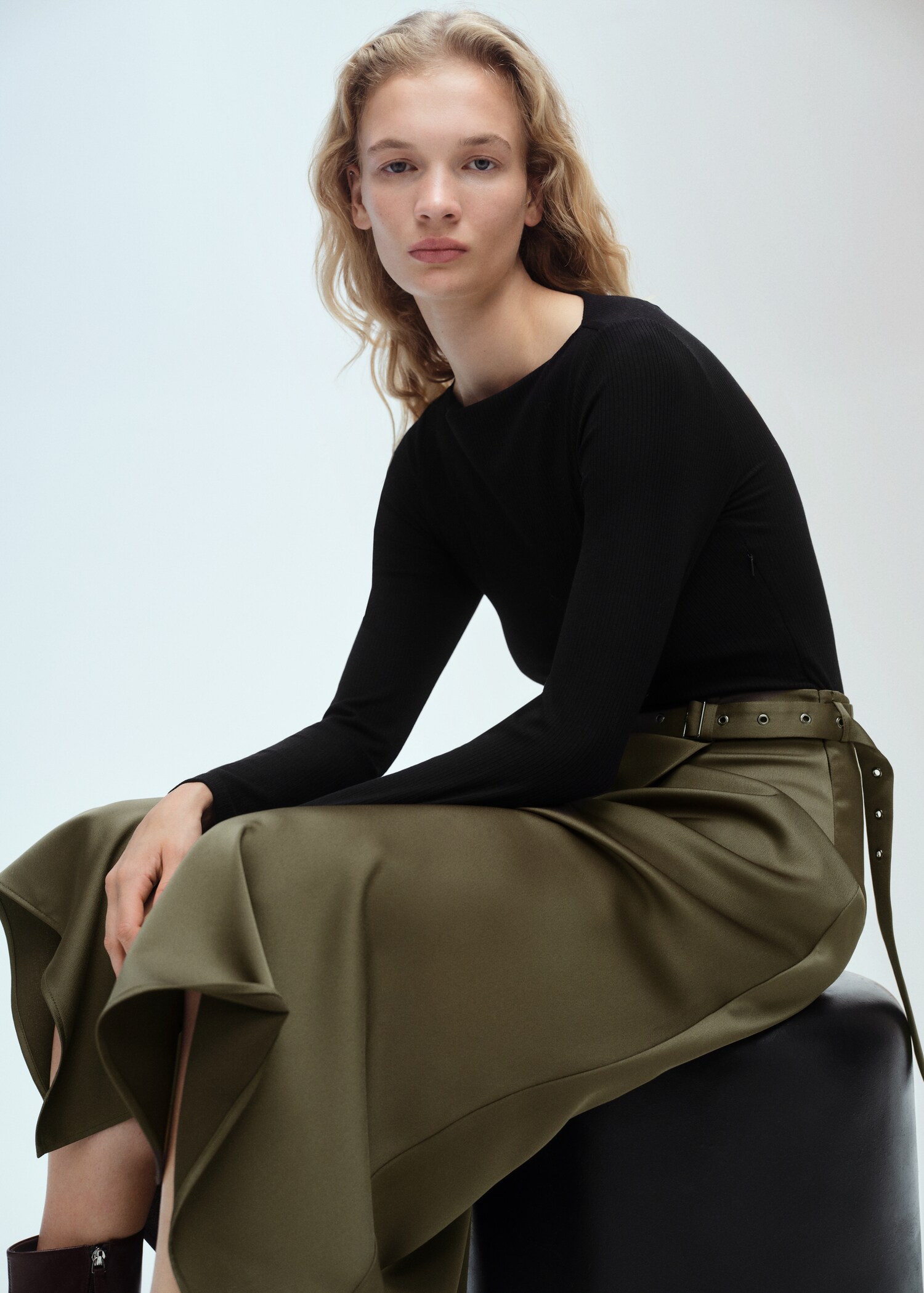 Combined woven dress with belt - Details of the article 2