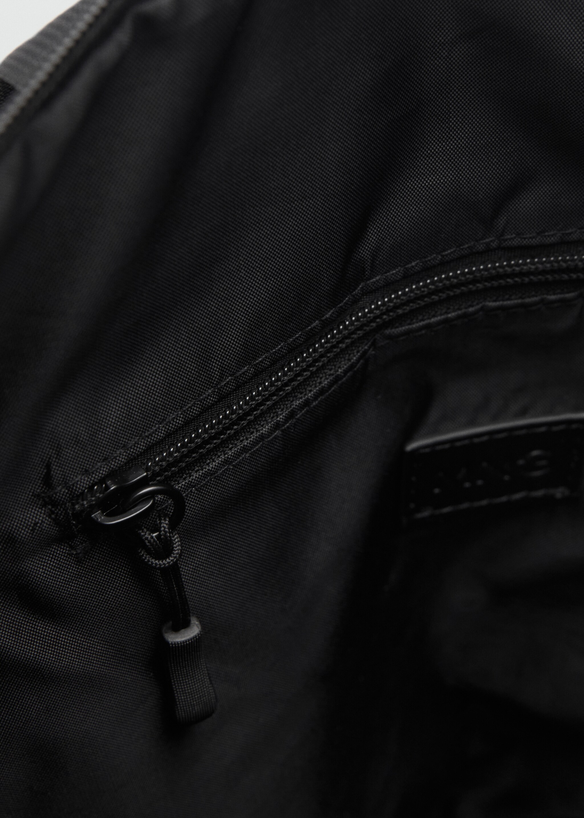 Mochila multifuncional bolsillos - Detalle del artículo 4, Negro. Ref: 87080647-00.