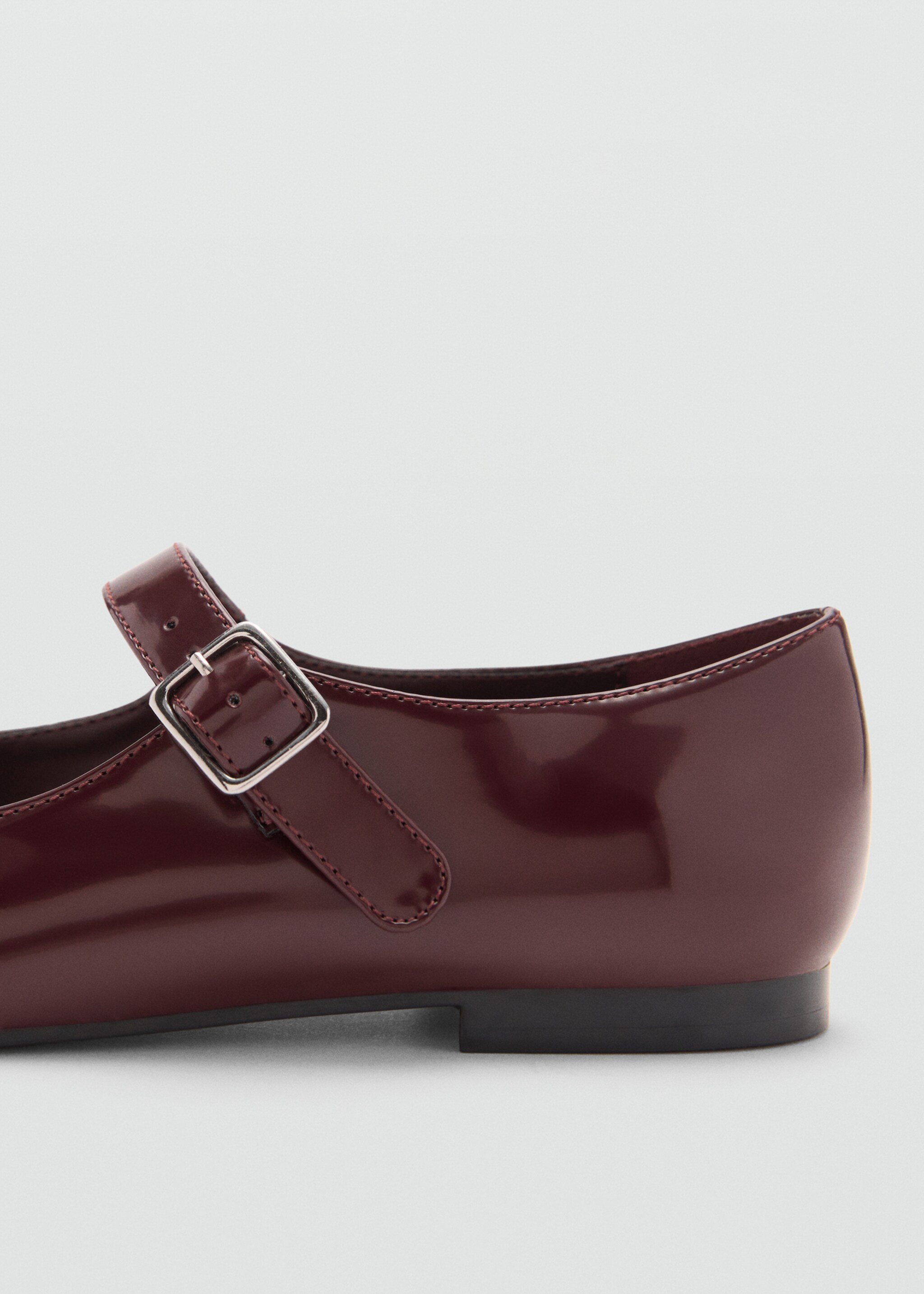 Patent leather-effect ballet flats - Details of the article 2, Burgundy. Ref: 87081048-00.