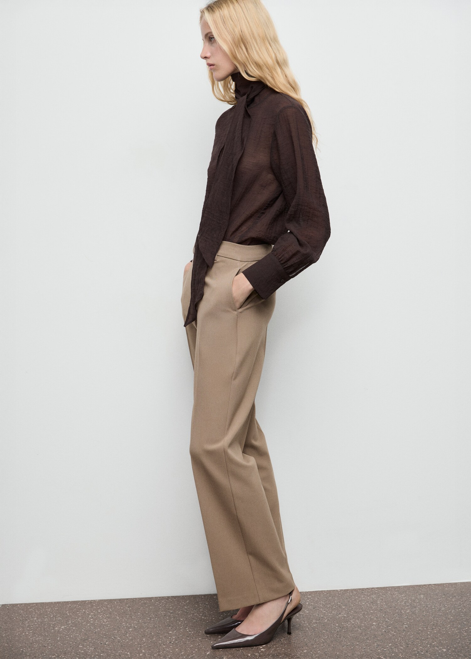 Straight mid-rise trousers - Details of the article 2
