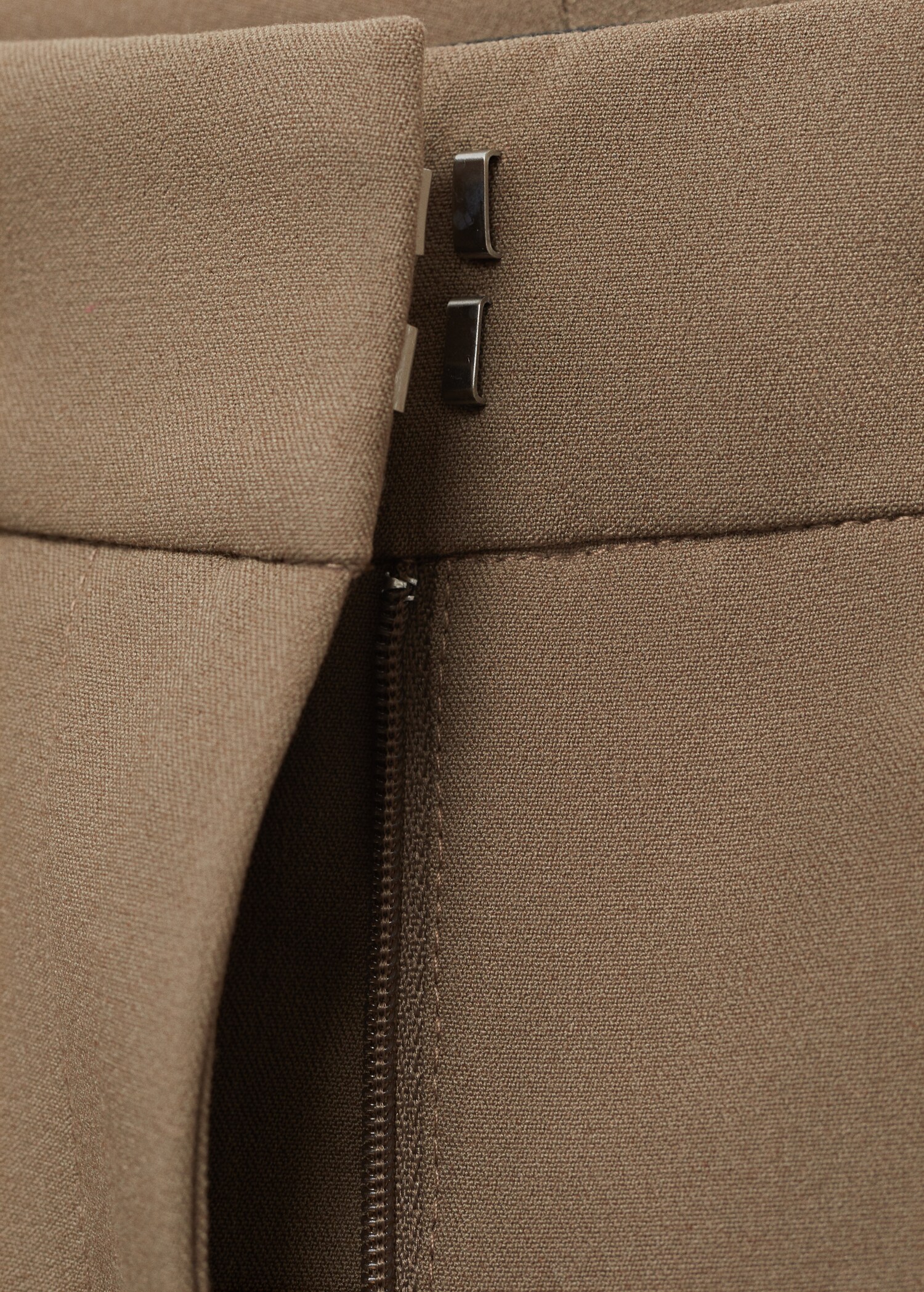 Straight mid-rise trousers - Details of the article 8