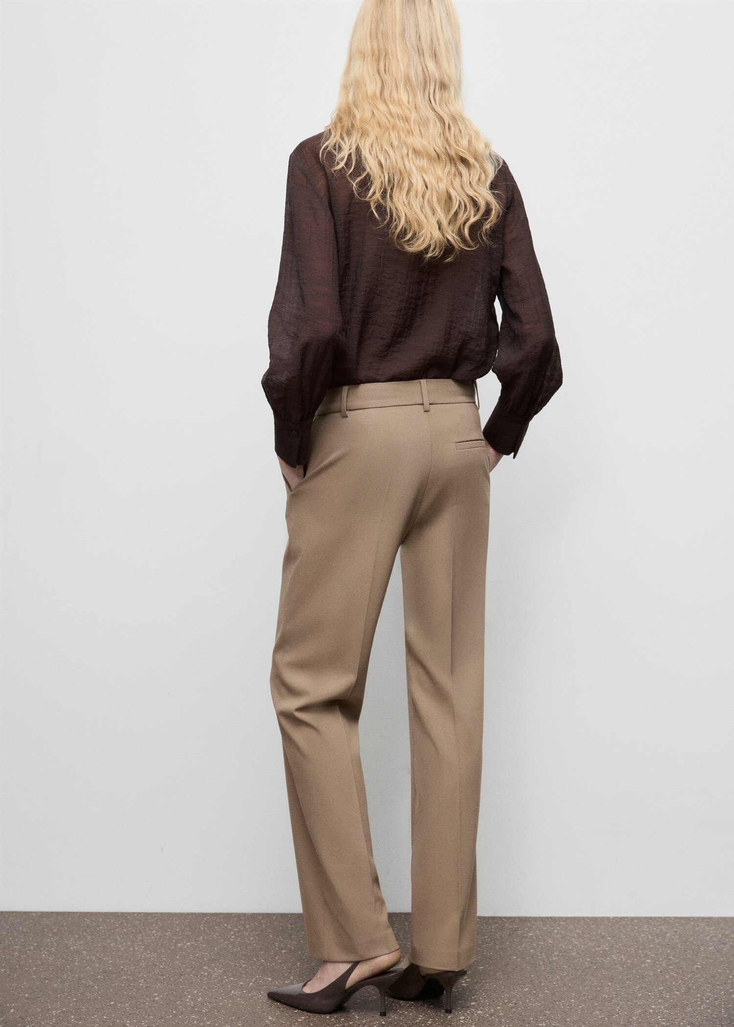 Straight mid-rise trousers - Reverse of the article
