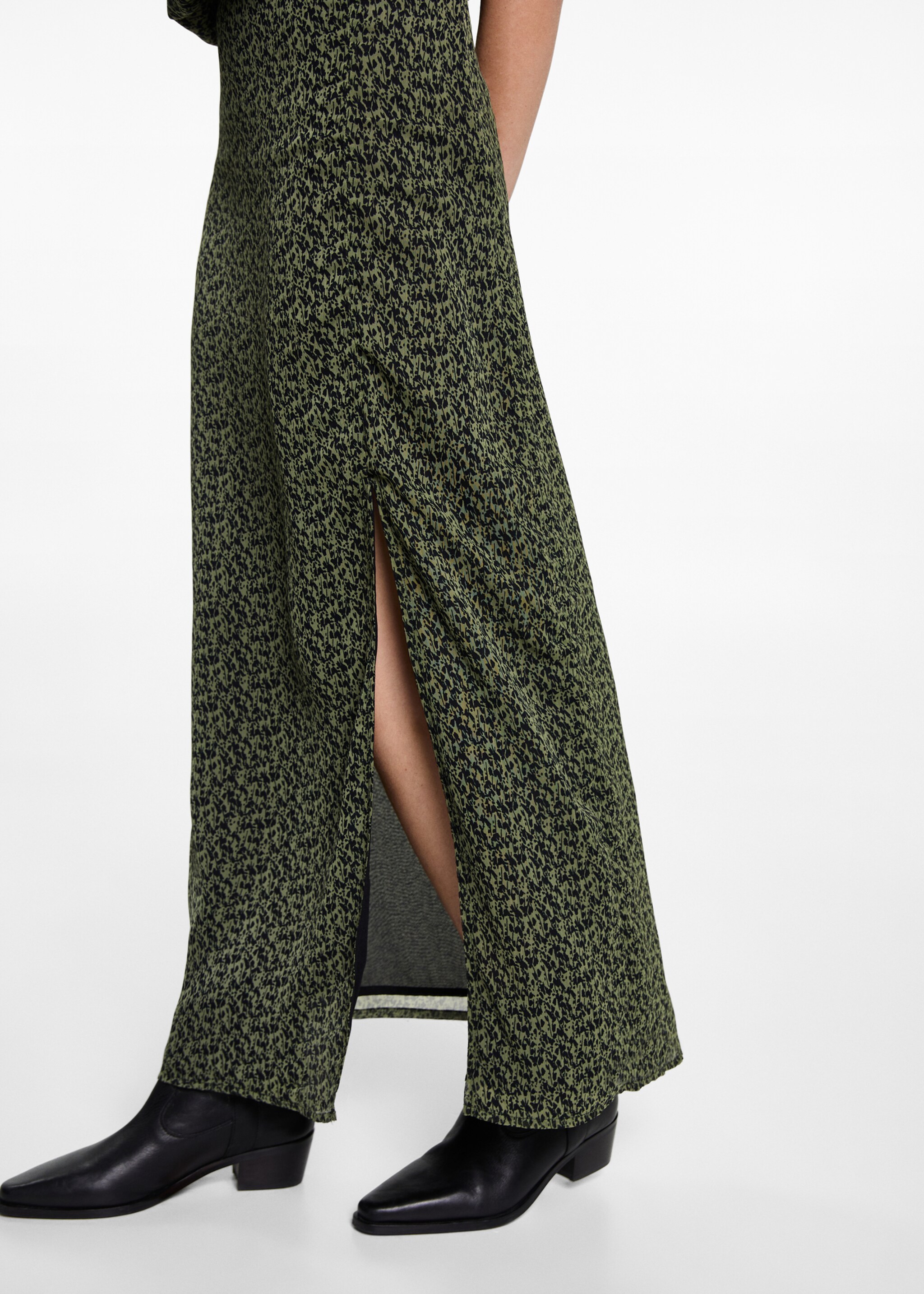 Printed long skirt - Details of the article 6, Black. Ref: 87081512-00.