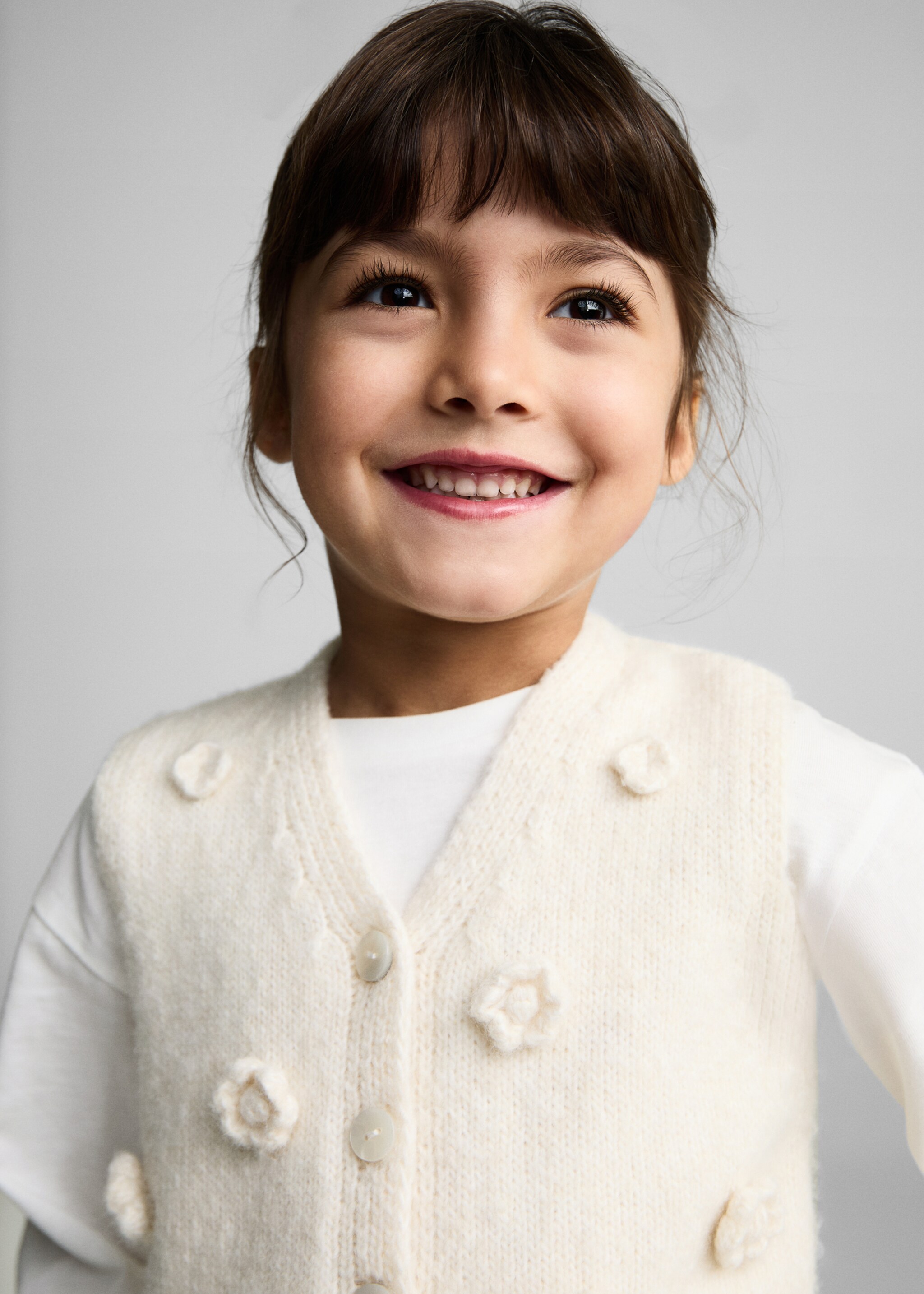 Knitted gilet - Details of the article 1, Beige. Ref: 87081515-00.