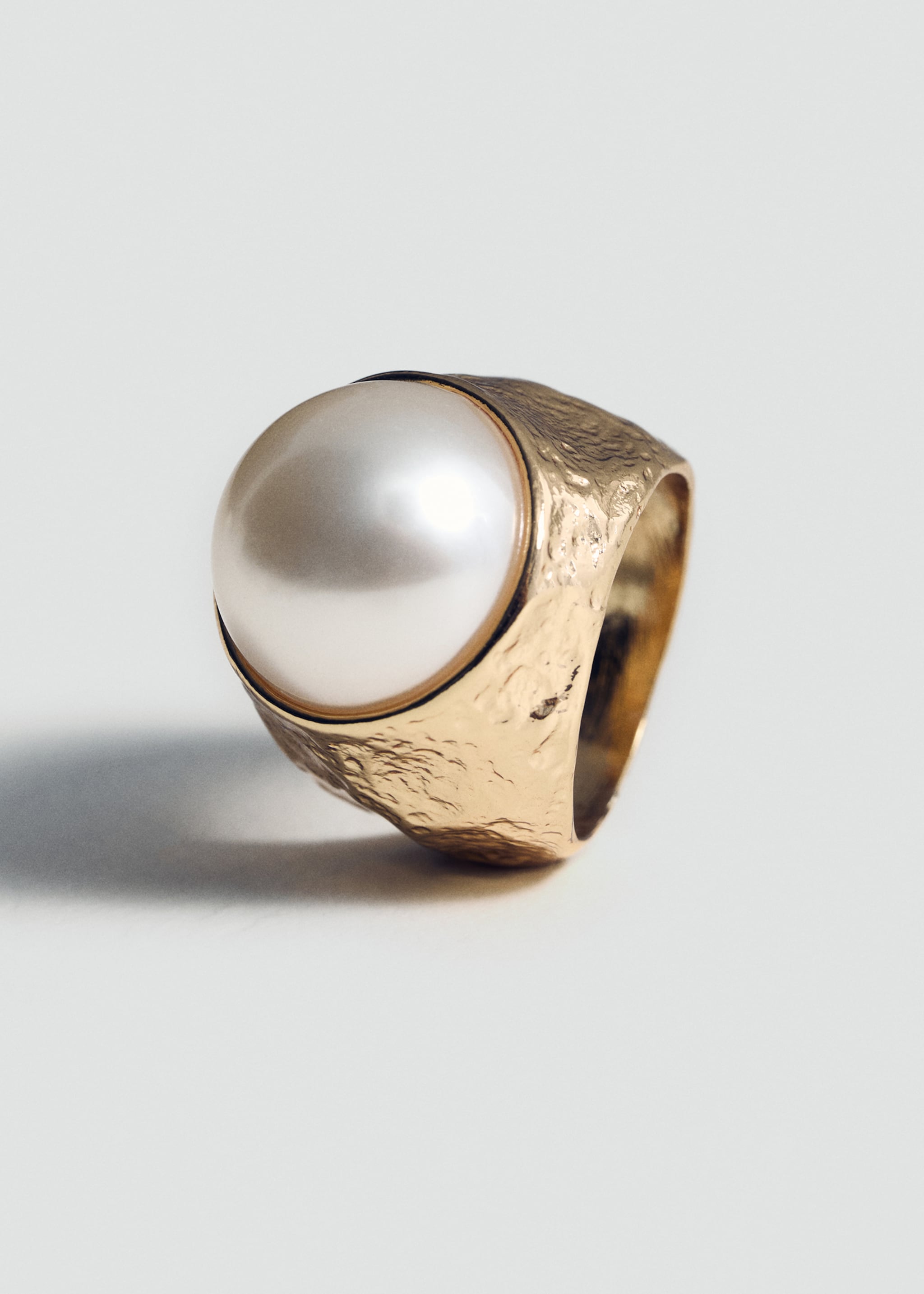 Bague perle texturée - Détail de l'article 5, Or. Ref: 87081520-00.