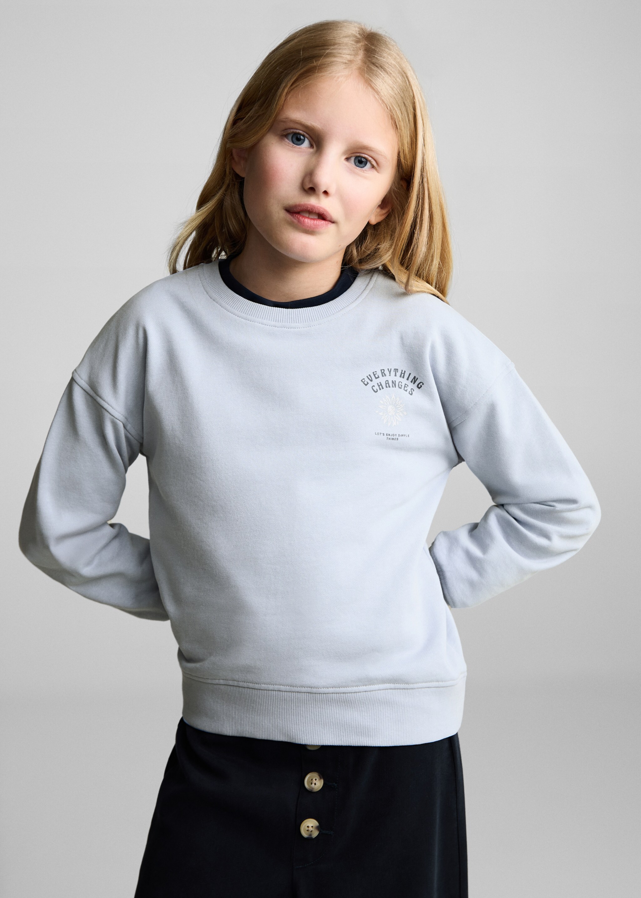 Φούτερ με στάμπα - Μεσαίο πλάνο, Γαλάζιο. Ref: 87082024-00.