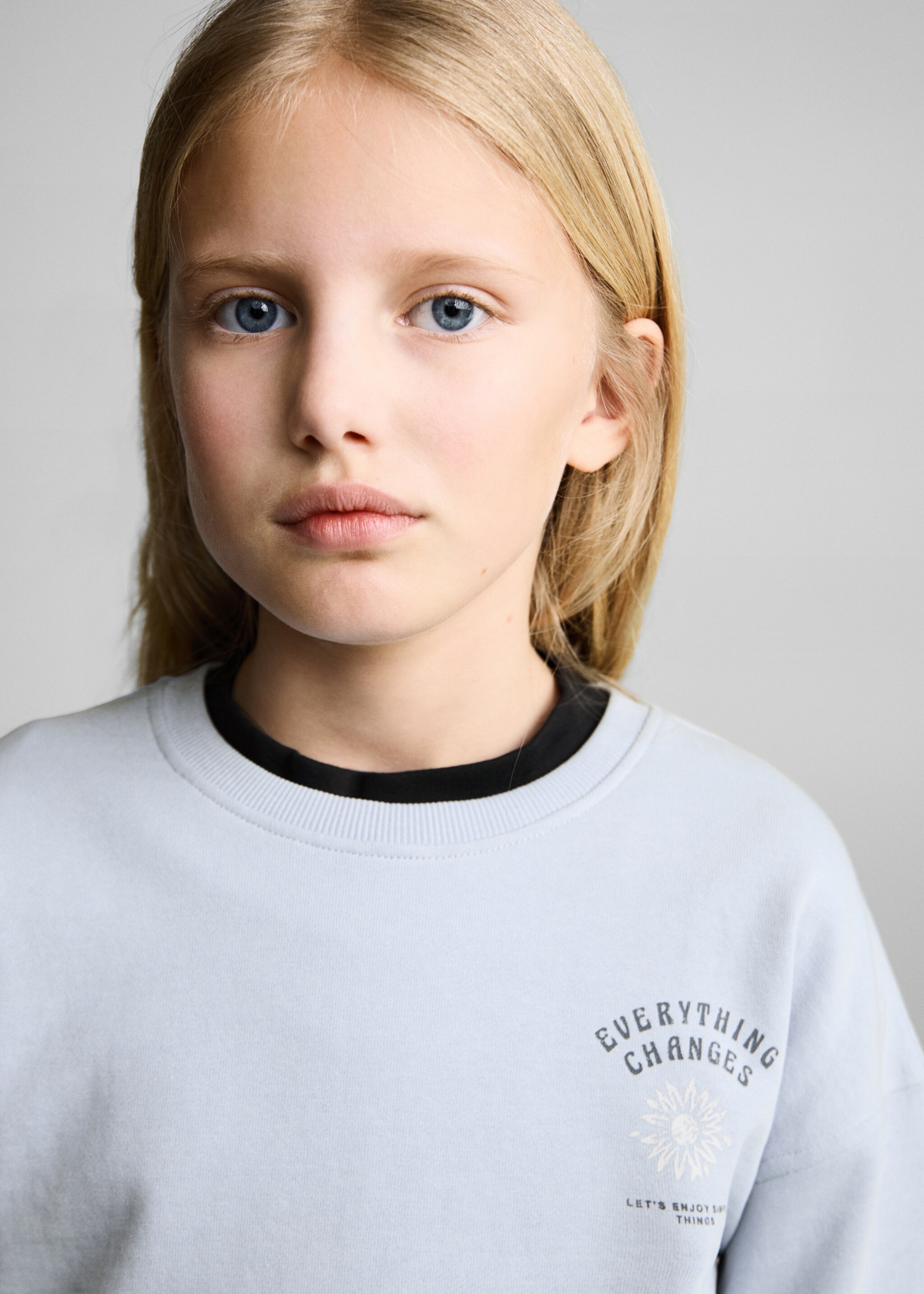 Φούτερ με στάμπα - Λεπτομέρεια του προϊόντος 1, Γαλάζιο. Ref: 87082024-00.