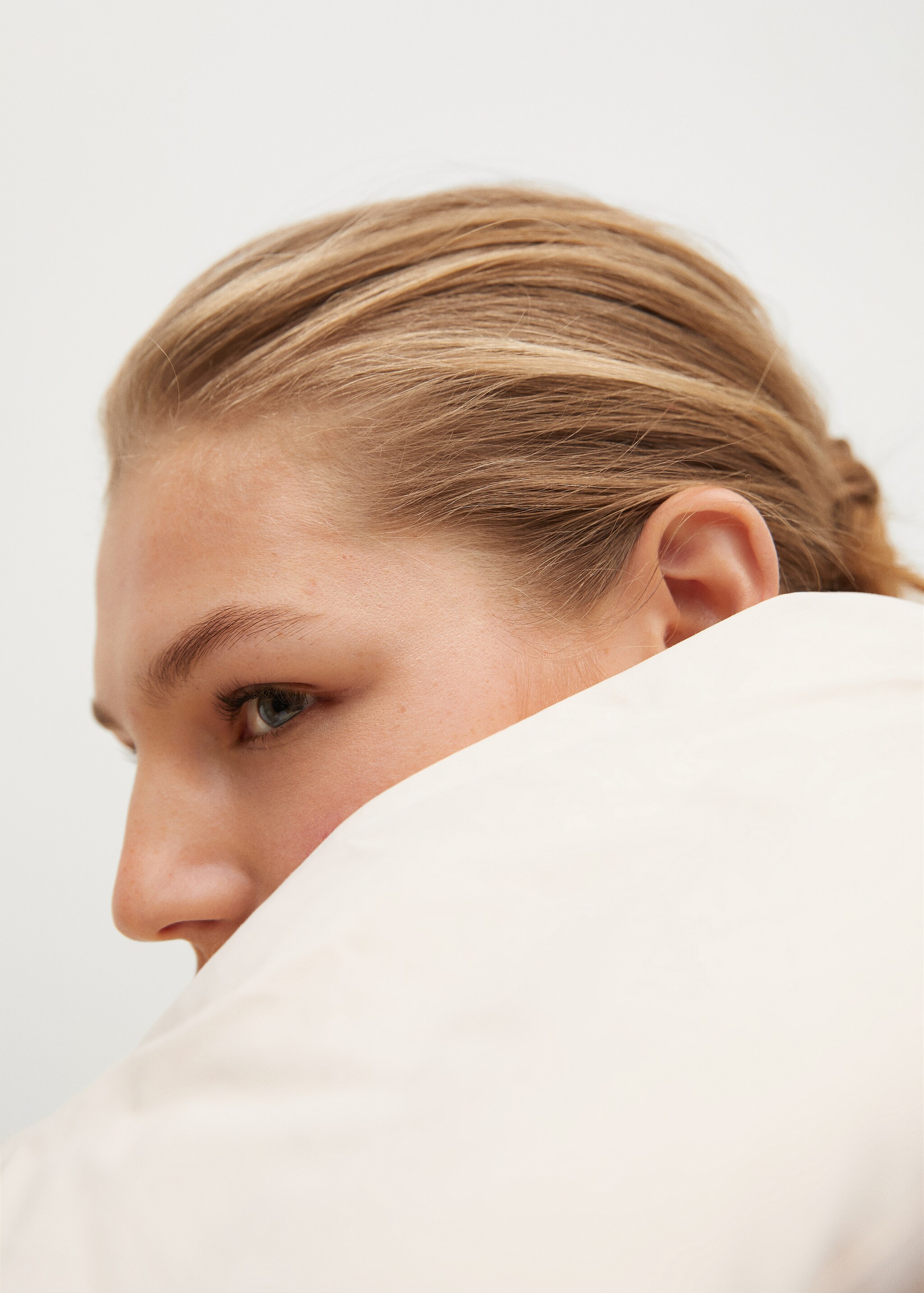 Funnel neck feather coat - Details of the article 1