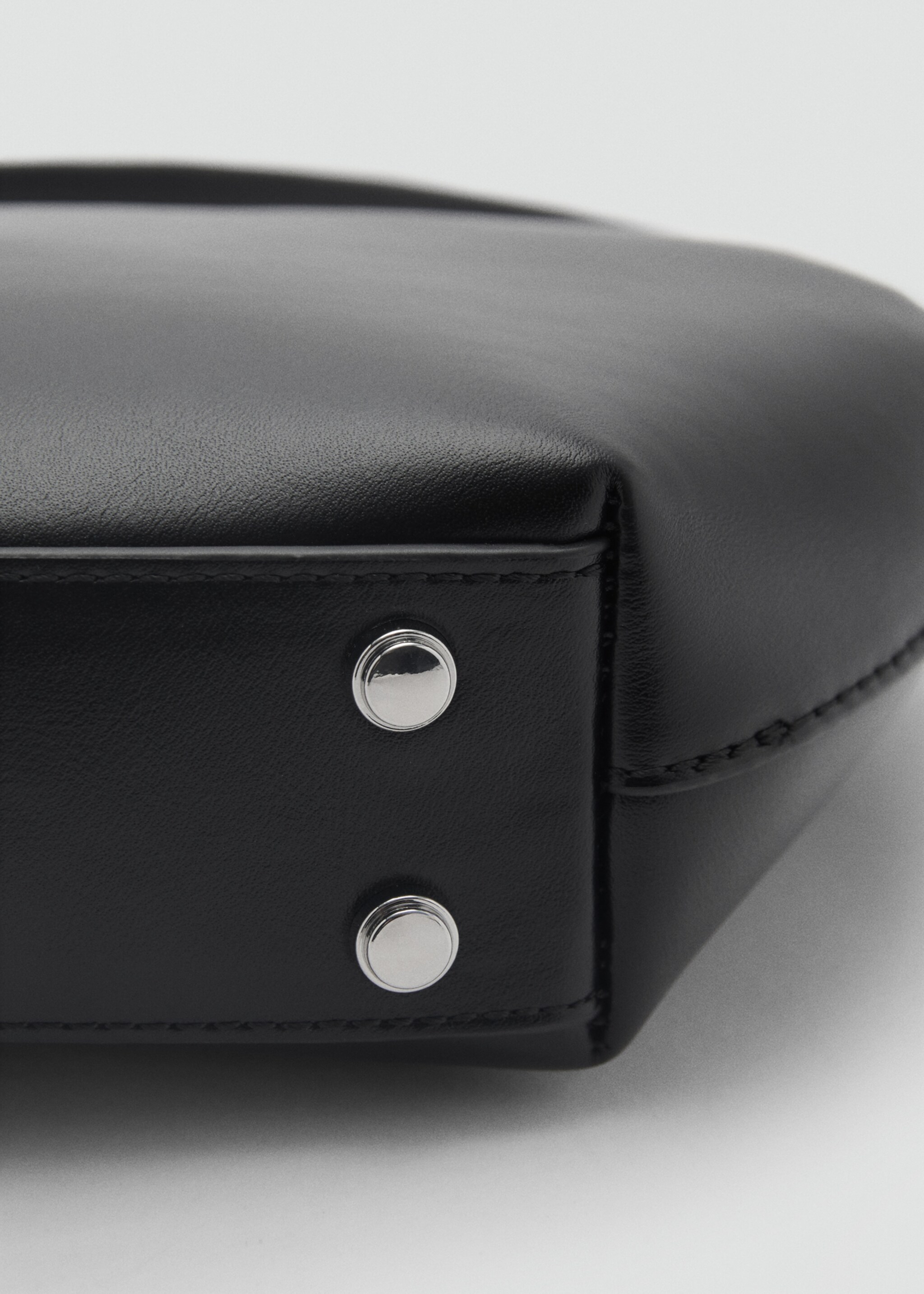 Oval shoulder bag - Details of the article 2, Black. Ref: 87082536-00.