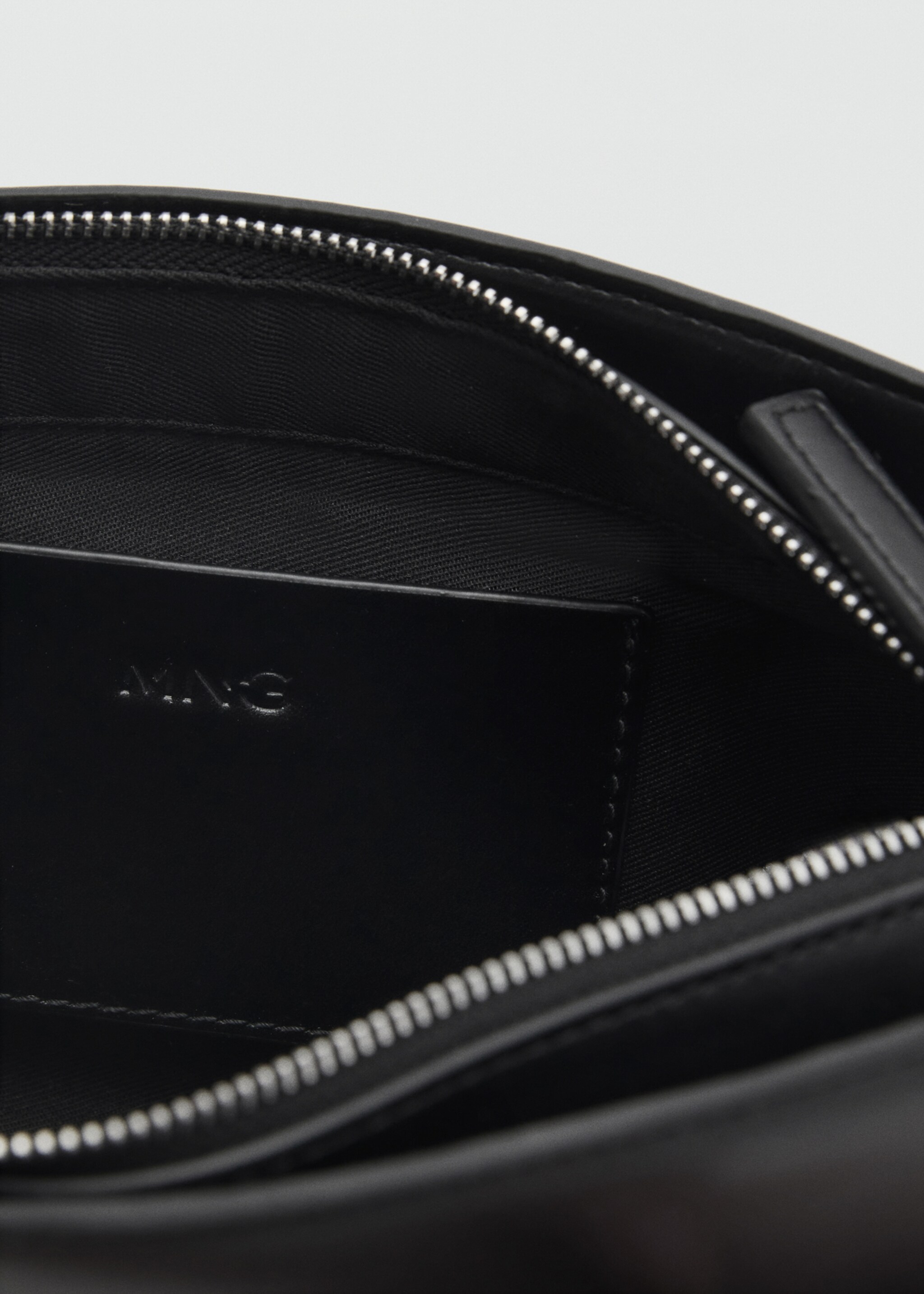 Oval shoulder bag - Details of the article 3, Black. Ref: 87082536-00.