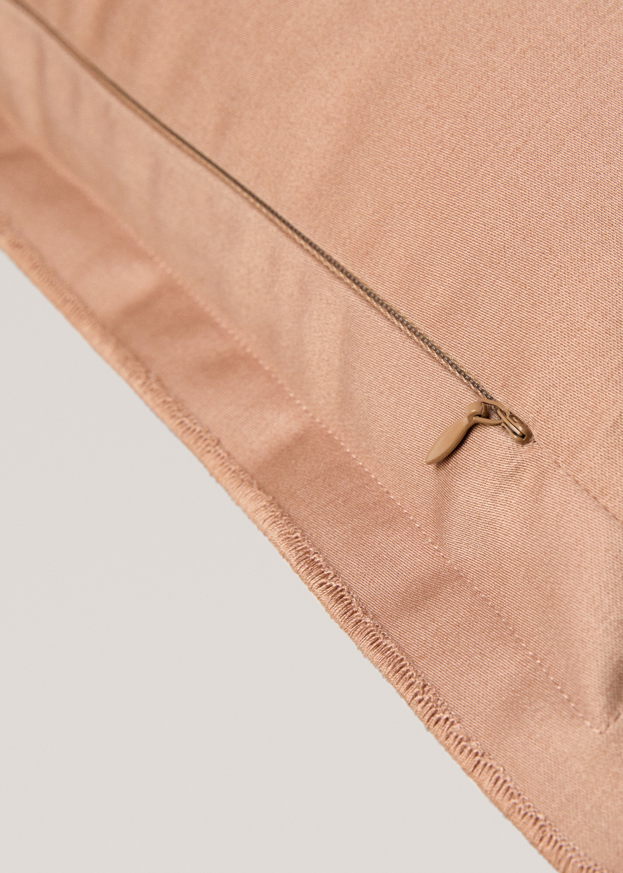 Kuddfodral i satin 40x60 cm - Detaljer om artikeln 2, Rosa. Ref: 87082892-00.