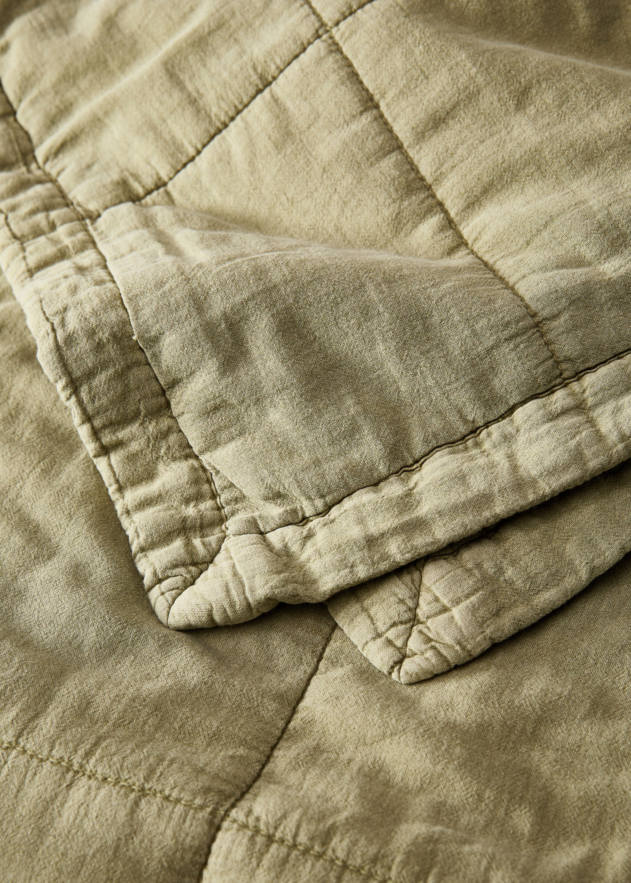 Cotton check garment-dyed quilt for 90/105 cm bed - Details of the article 2, Khaki. Ref: 87082909-00.