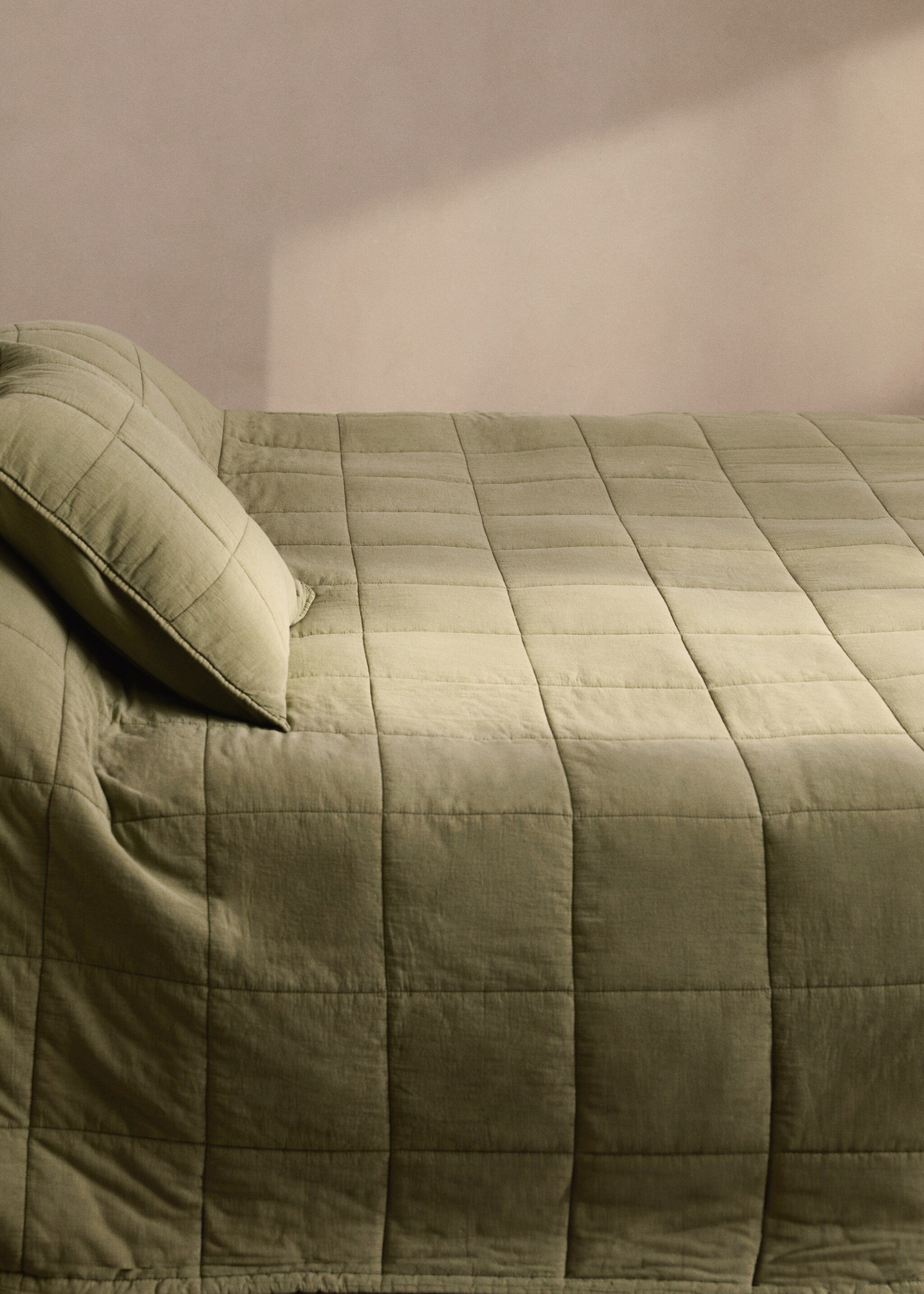 Cotton check garment-dyed quilt for 90/105 cm bed - Details of the article 7, Khaki. Ref: 87082909-00.