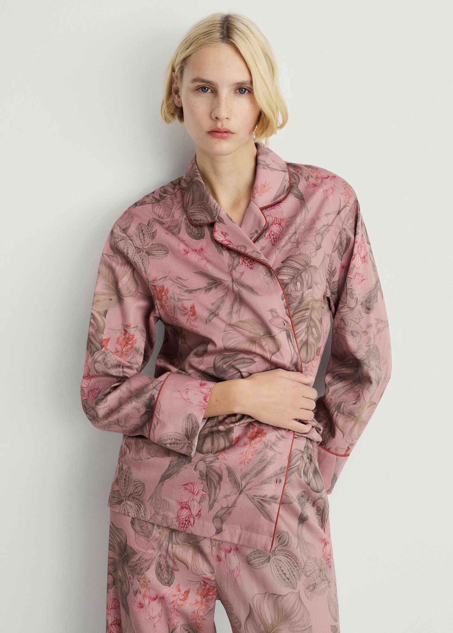 Chemise de pyjama imprimé tropical - Plan moyen