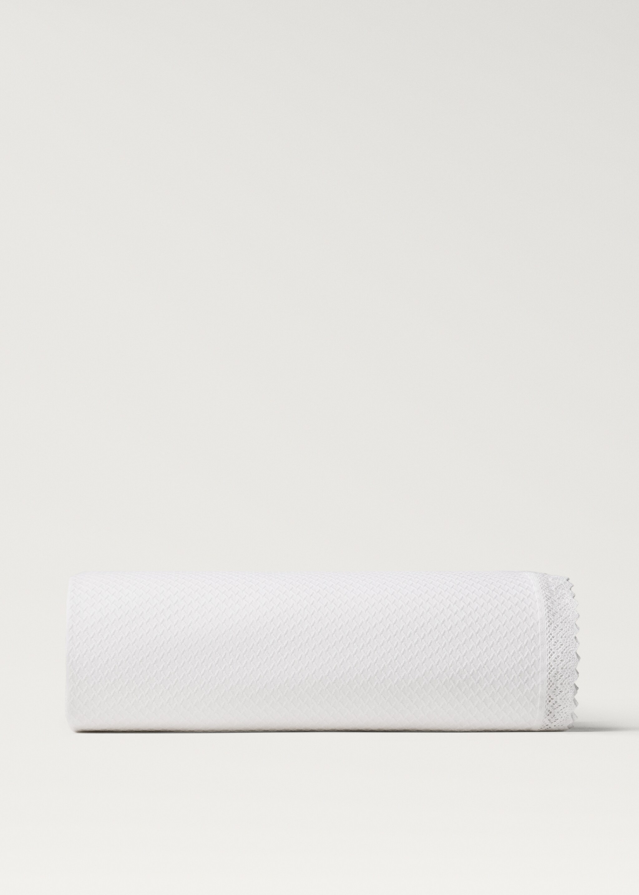 Couvre-lit coton jacquard losanges dentelle rapportée lit 130/150 cm - Article sans modèle, Blanc. Ref: 87082942-00.