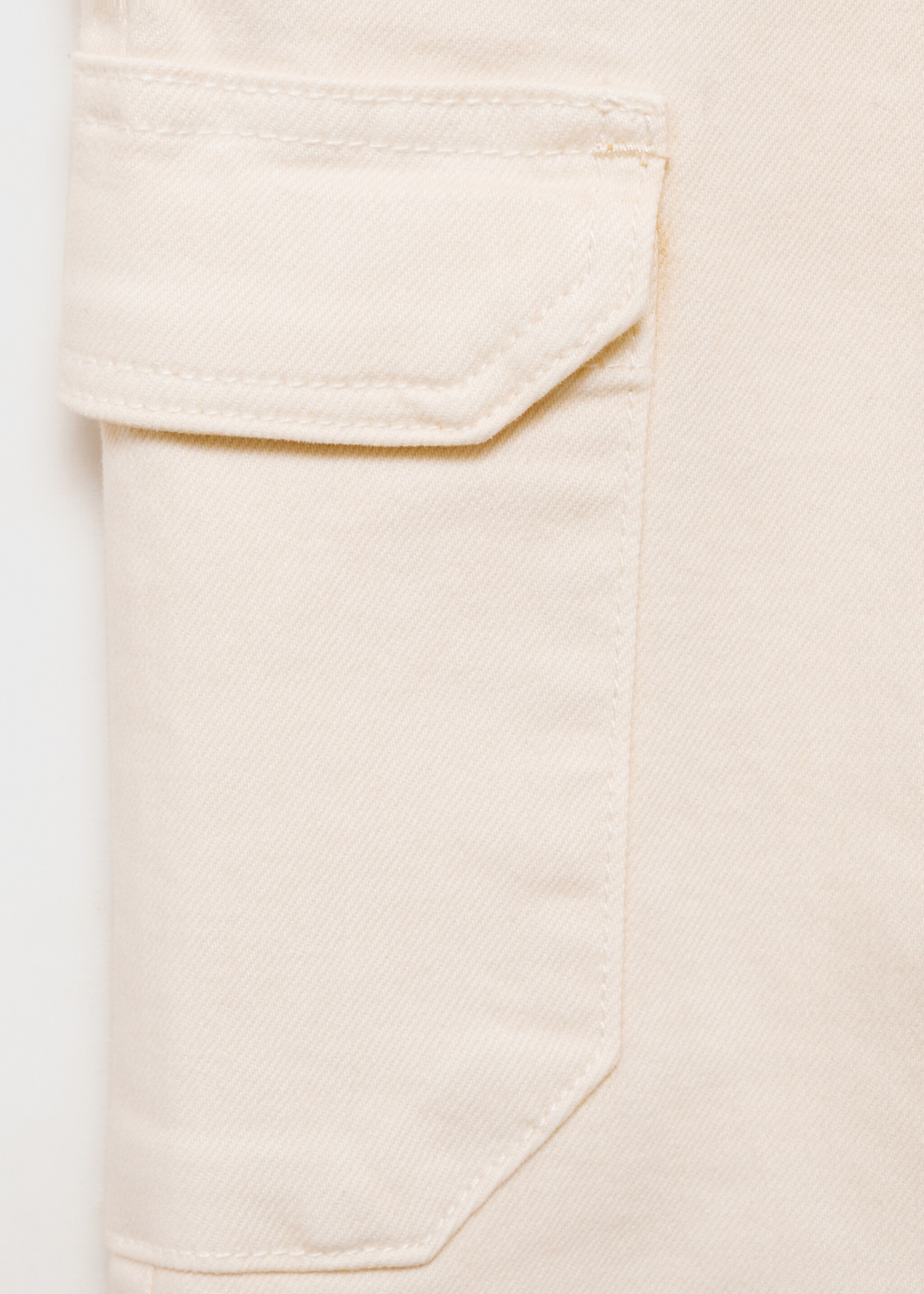 Flared cargo jeans - Details of the article 8, Sand. Ref: 87083269-00.