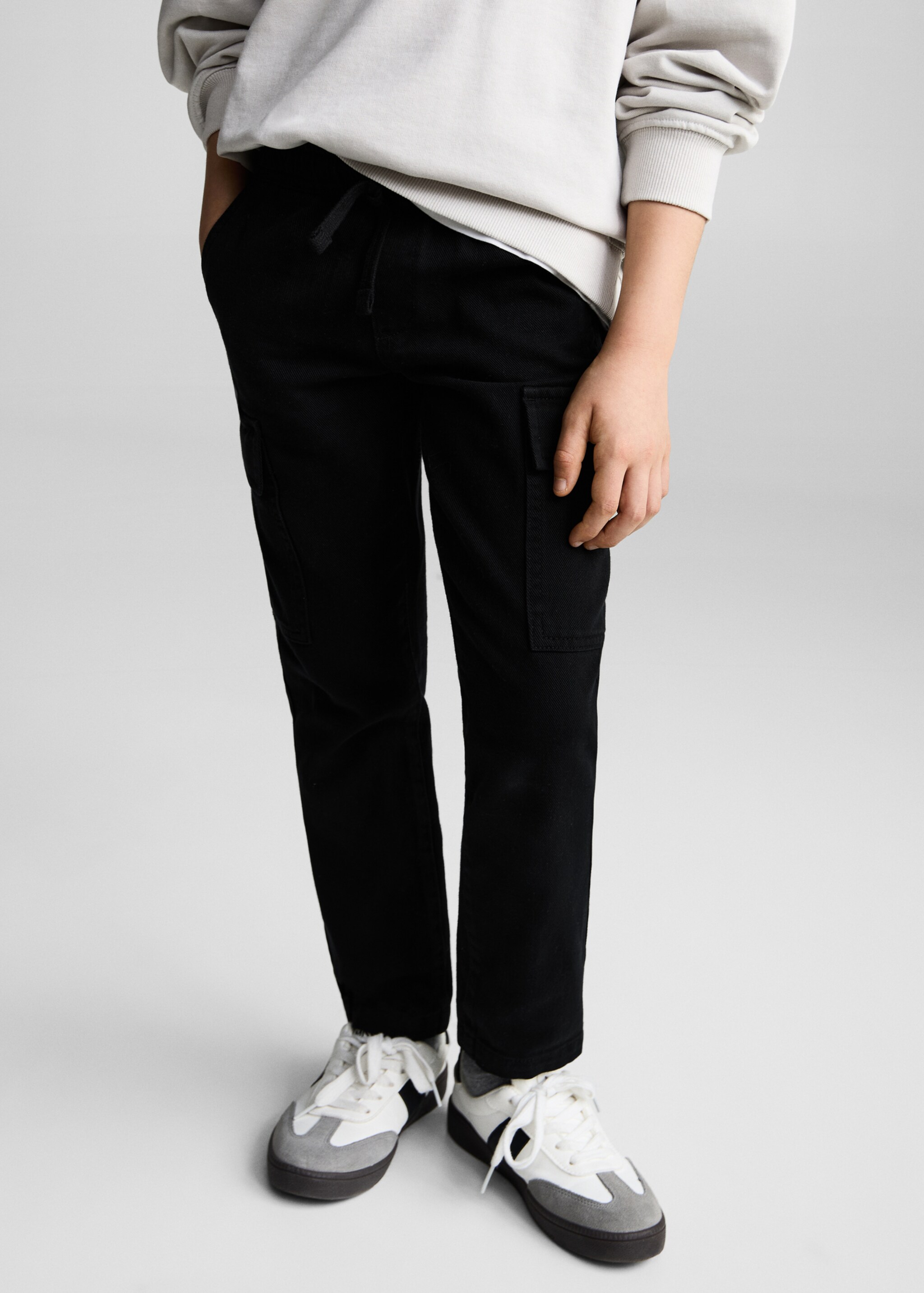 Straight cargo trousers - Medium plane, Black. Ref: 87083272-00.