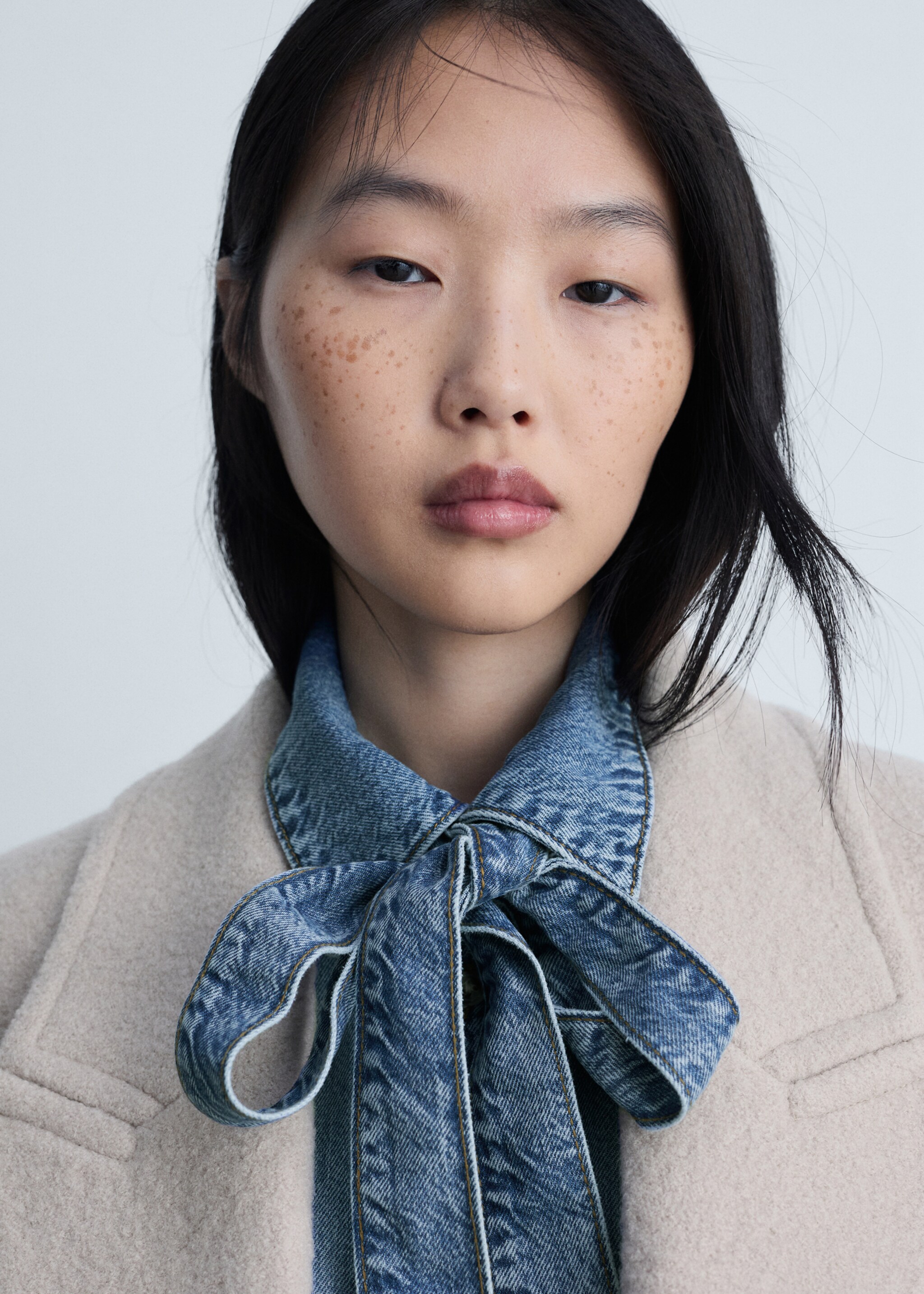 Denim shirt with bow - Details of the article 1, Medium Blue. Ref: 87083275-00.