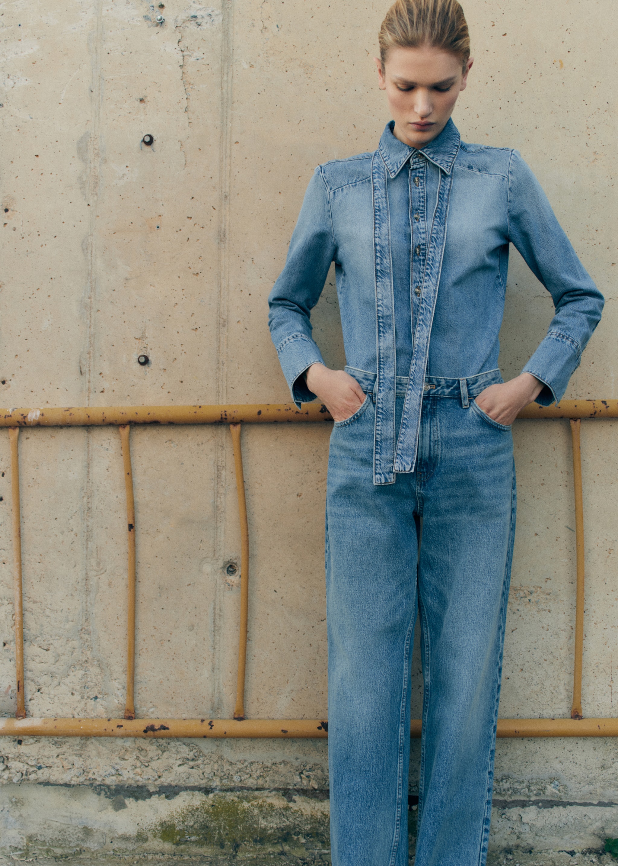 Denim shirt with bow - Details of the article 6, Medium Blue. Ref: 87083275-00.