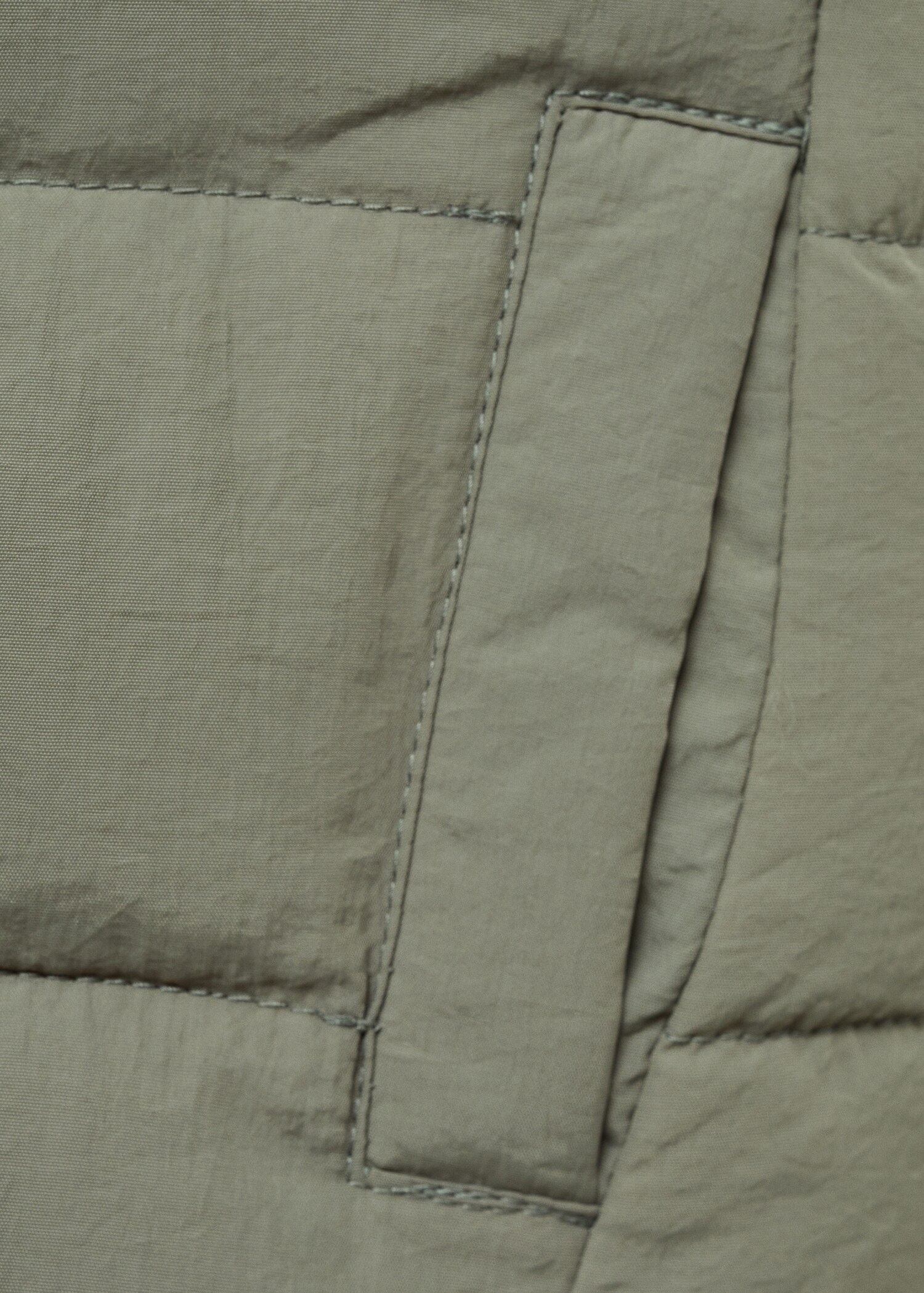 Quilted gilet - Details of the article 8