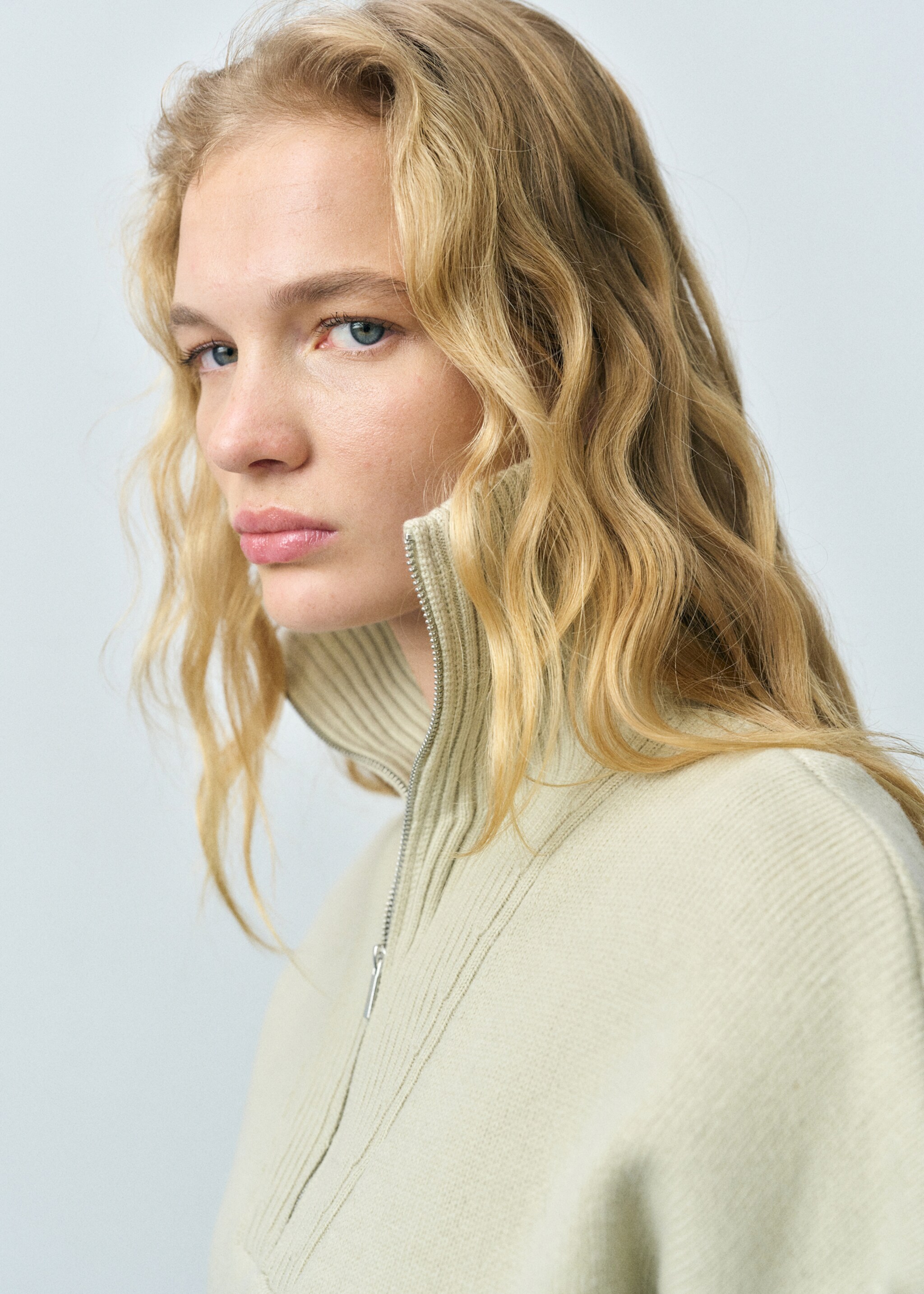 Svetr ze směsi vlny na zip - Detail zboží 1, Zelené jablko. Ref: 87083282-00.