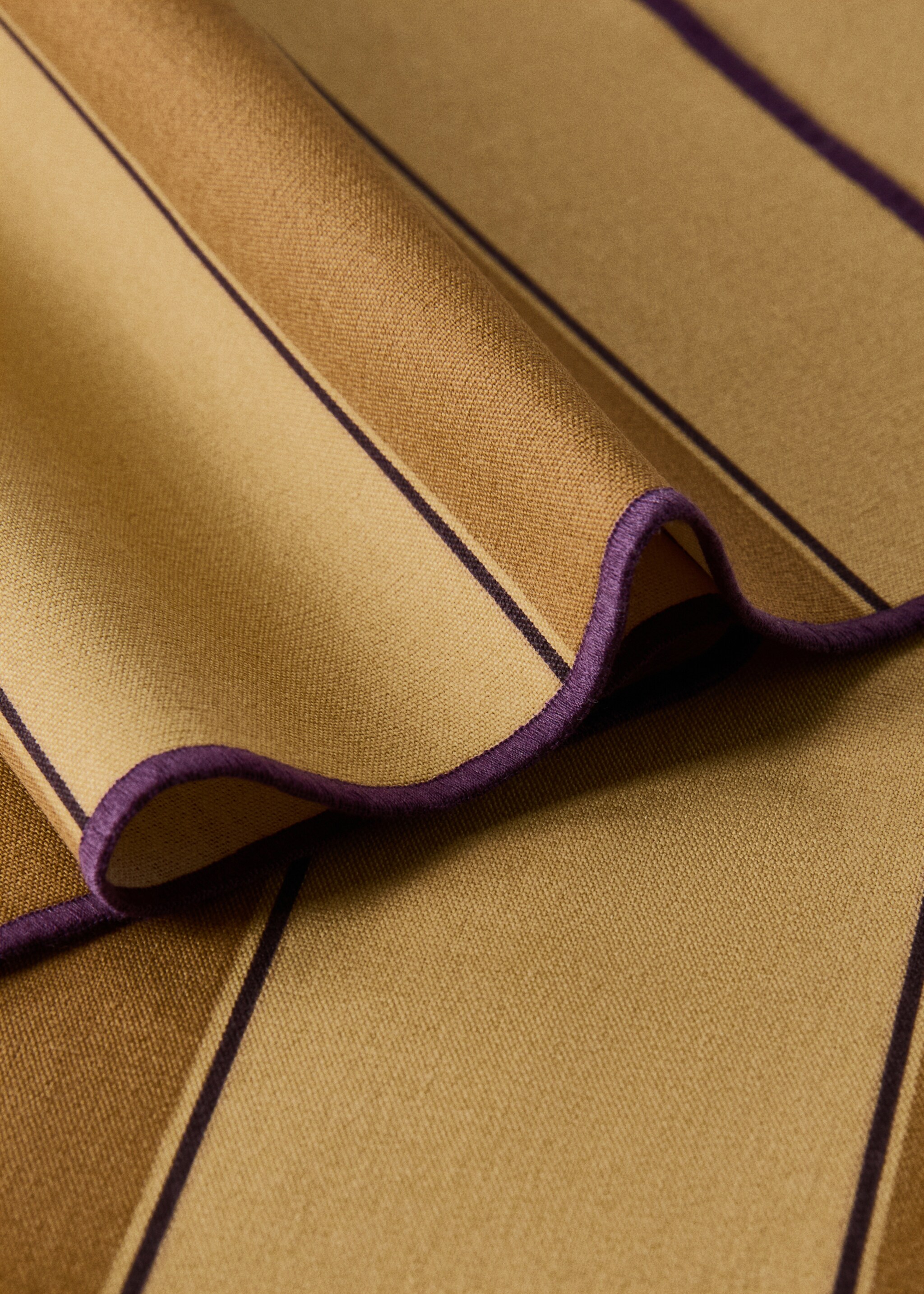 Cotton placemats with resin stripes - Details of the article 1, Mustard. Ref: 87083296-00.