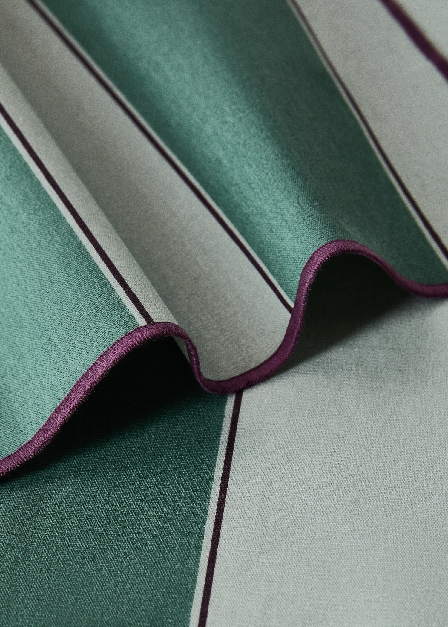 Cotton placemats with resin stripes - Details of the article 1