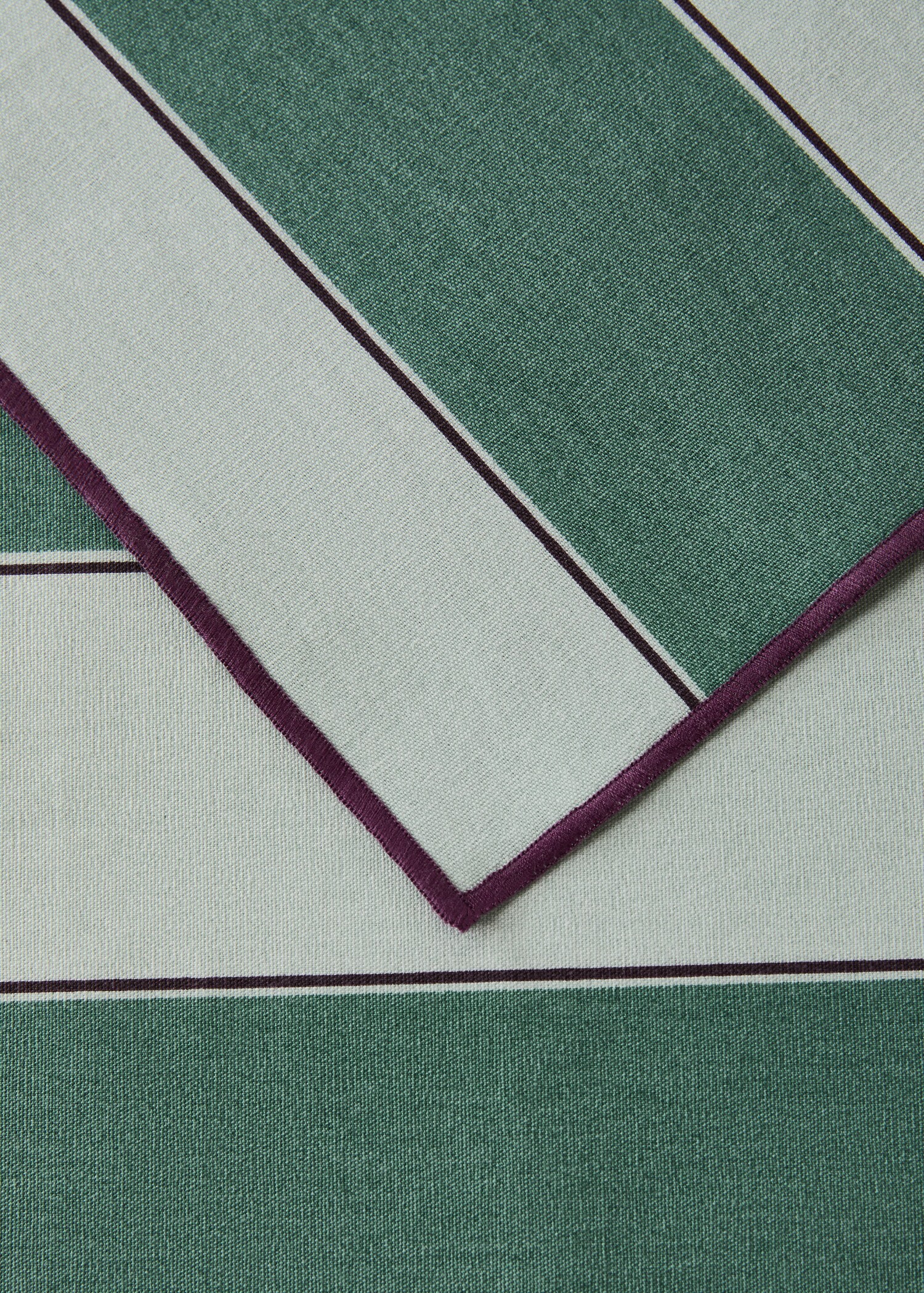 Cotton placemats with resin stripes - Details of the article 2