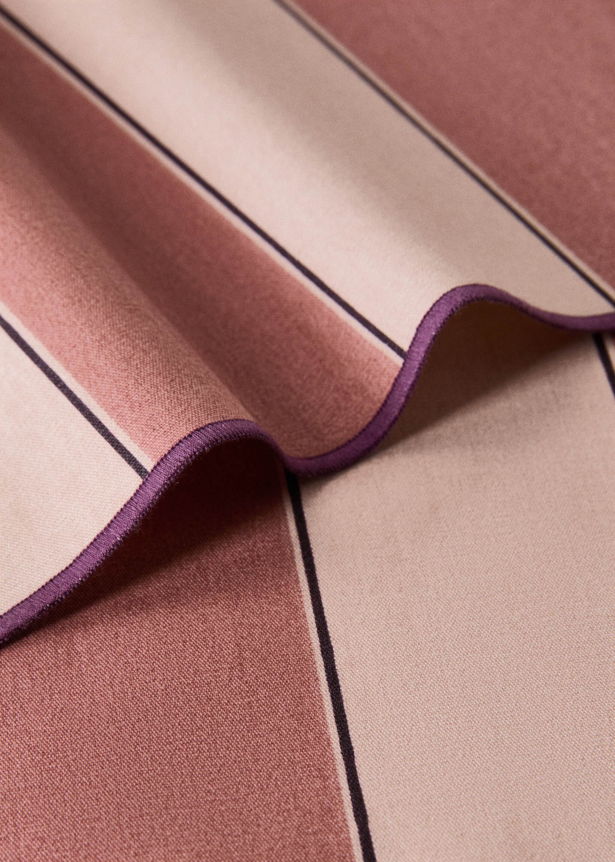 Cotton placemats with resin stripes - Details of the article 1, Pink. Ref: 87083296-00.