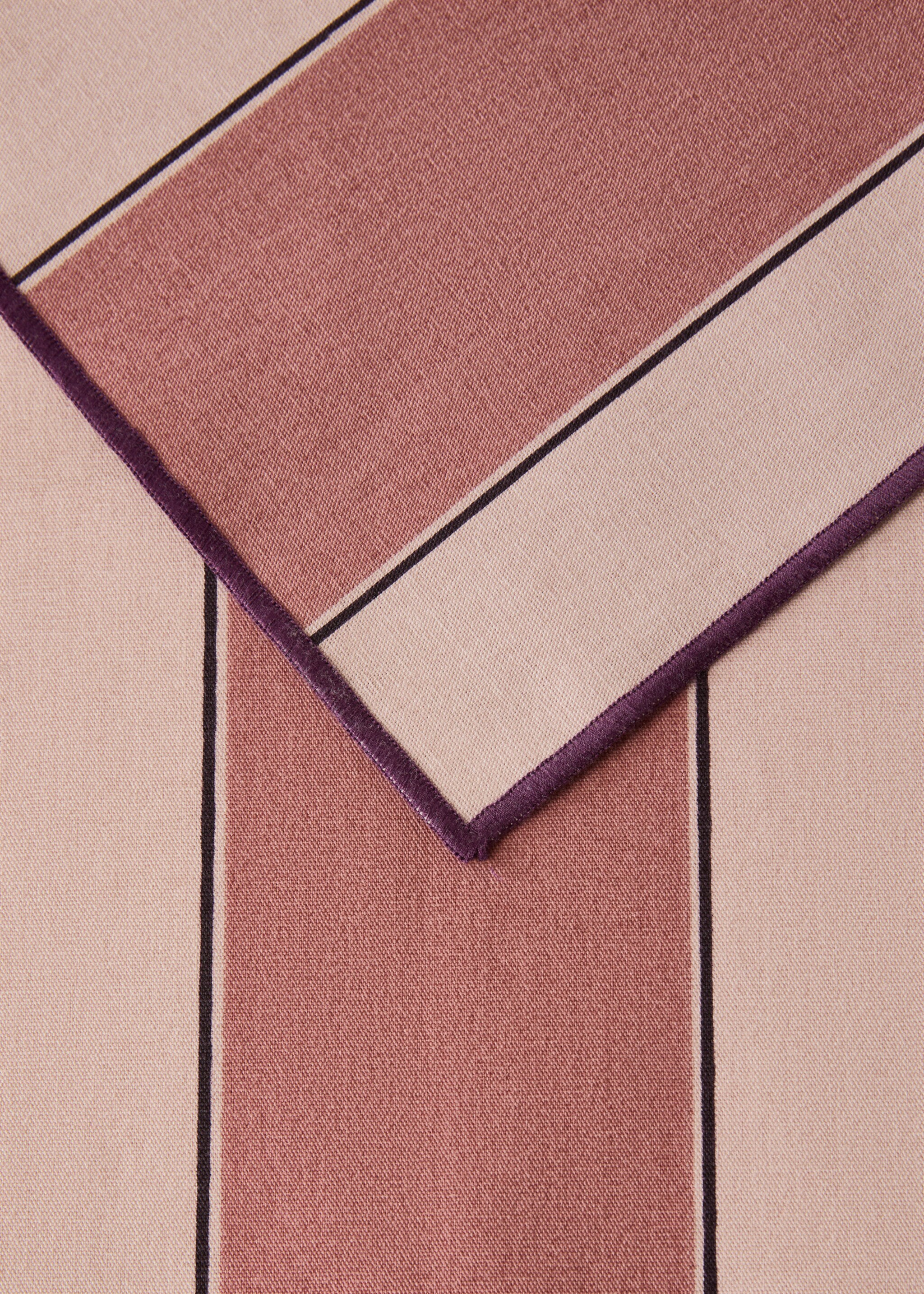 Cotton placemats with resin stripes - Details of the article 2, Pink. Ref: 87083296-00.